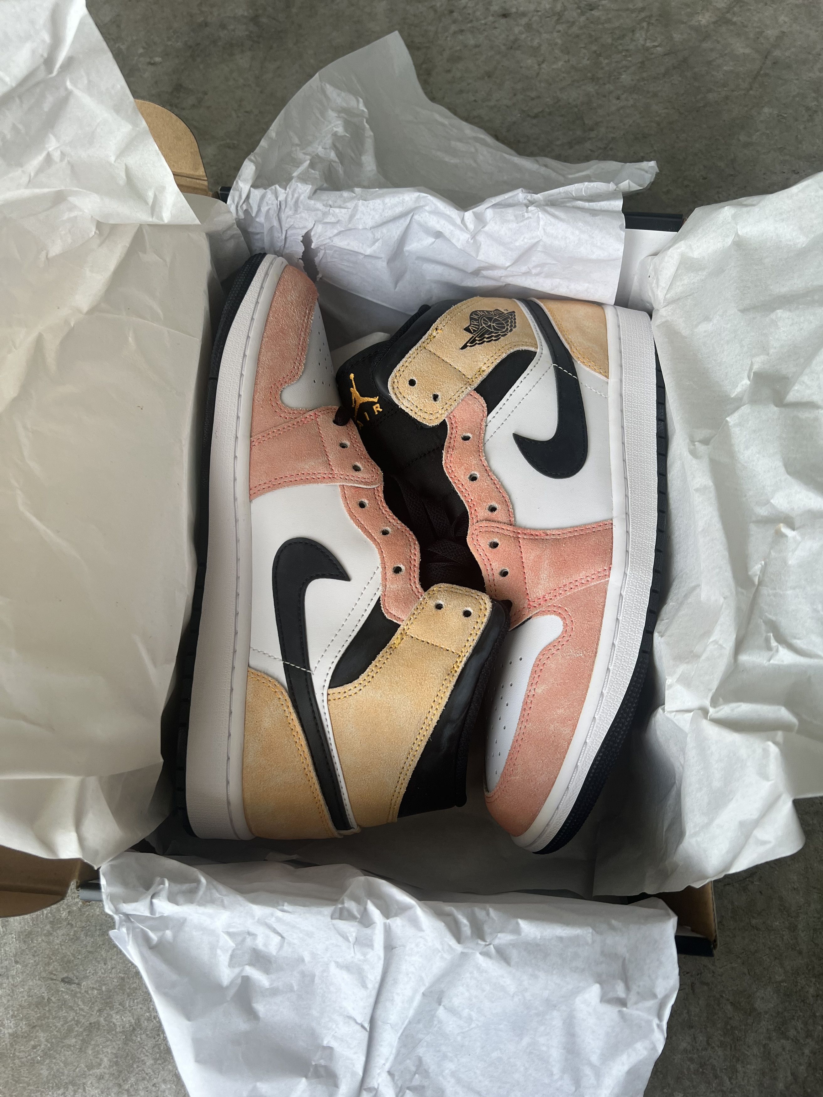 Jordan Brand × Nike Air Jordan 1 MID SE Size US 10 / EU 43 - 2 Thumbnail