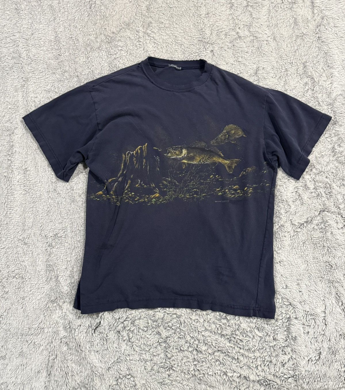 Gildan Navy and gold fish 90’s vintage shirt Size US M / EU 48-50 / 2 - 1 Thumbnail