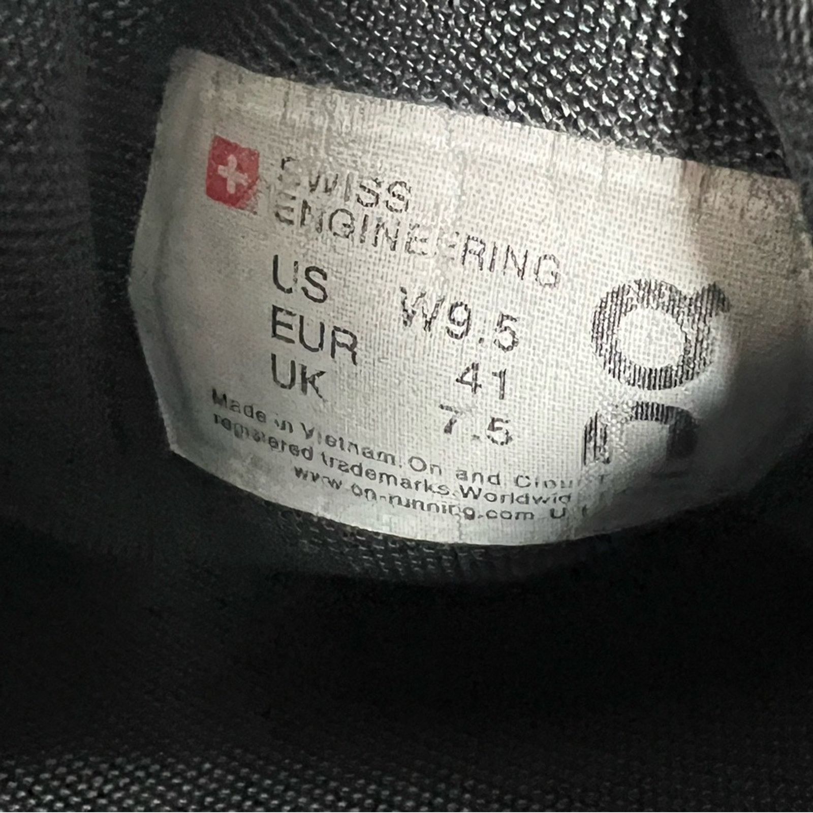 On On Cloud 5 Women’s Running Shoes 9.5 Black White Sneakers Size US 9.5 / IT 39.5 - 9 Thumbnail