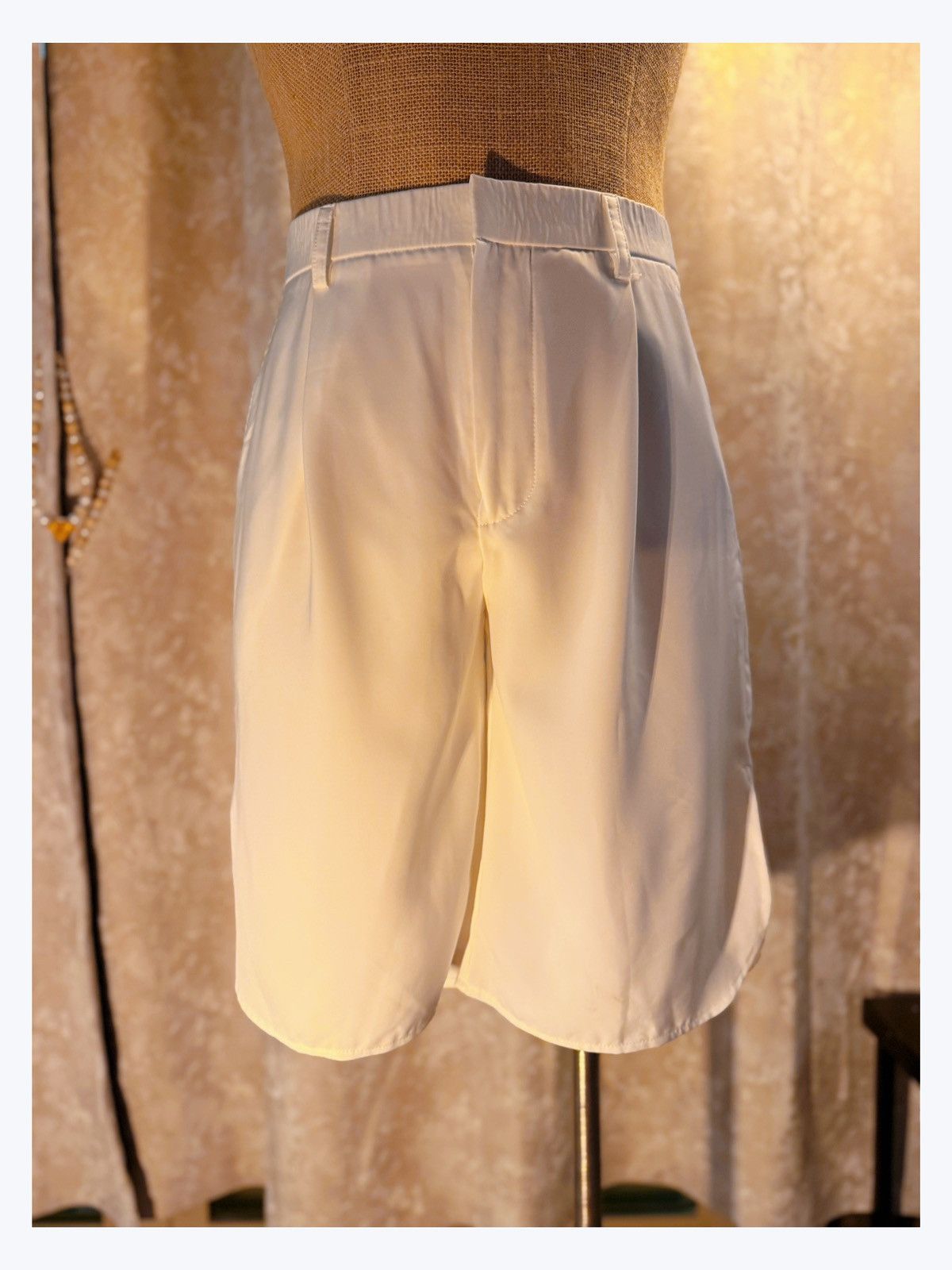 Other Classic White Dress Shorts – Sleek, Lightweight Size US 29 - 1 Thumbnail