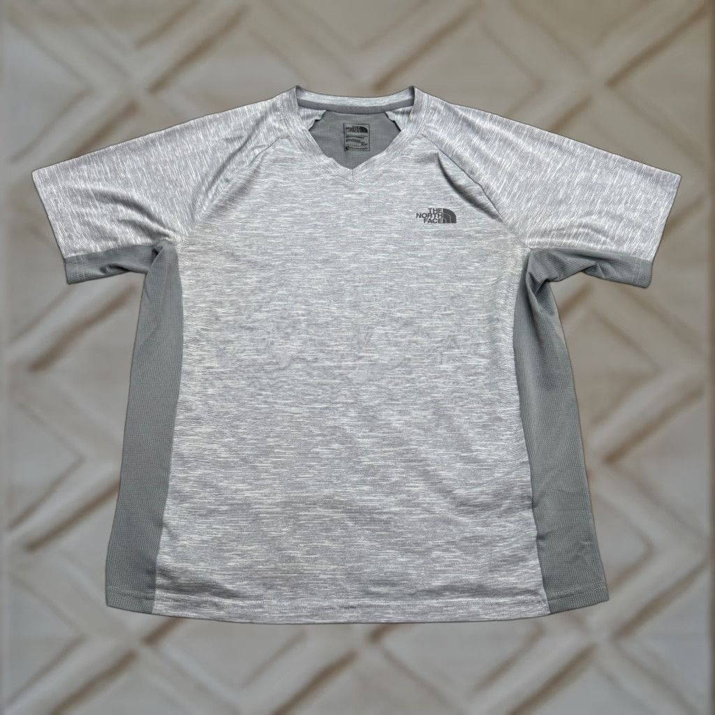 The North Face The North Face FlashDry T-Shirt Mens Small Gray V-Neck Short Sleeve Active Tee Size US S / EU 44-46 / 1 - 1 Thumbnail