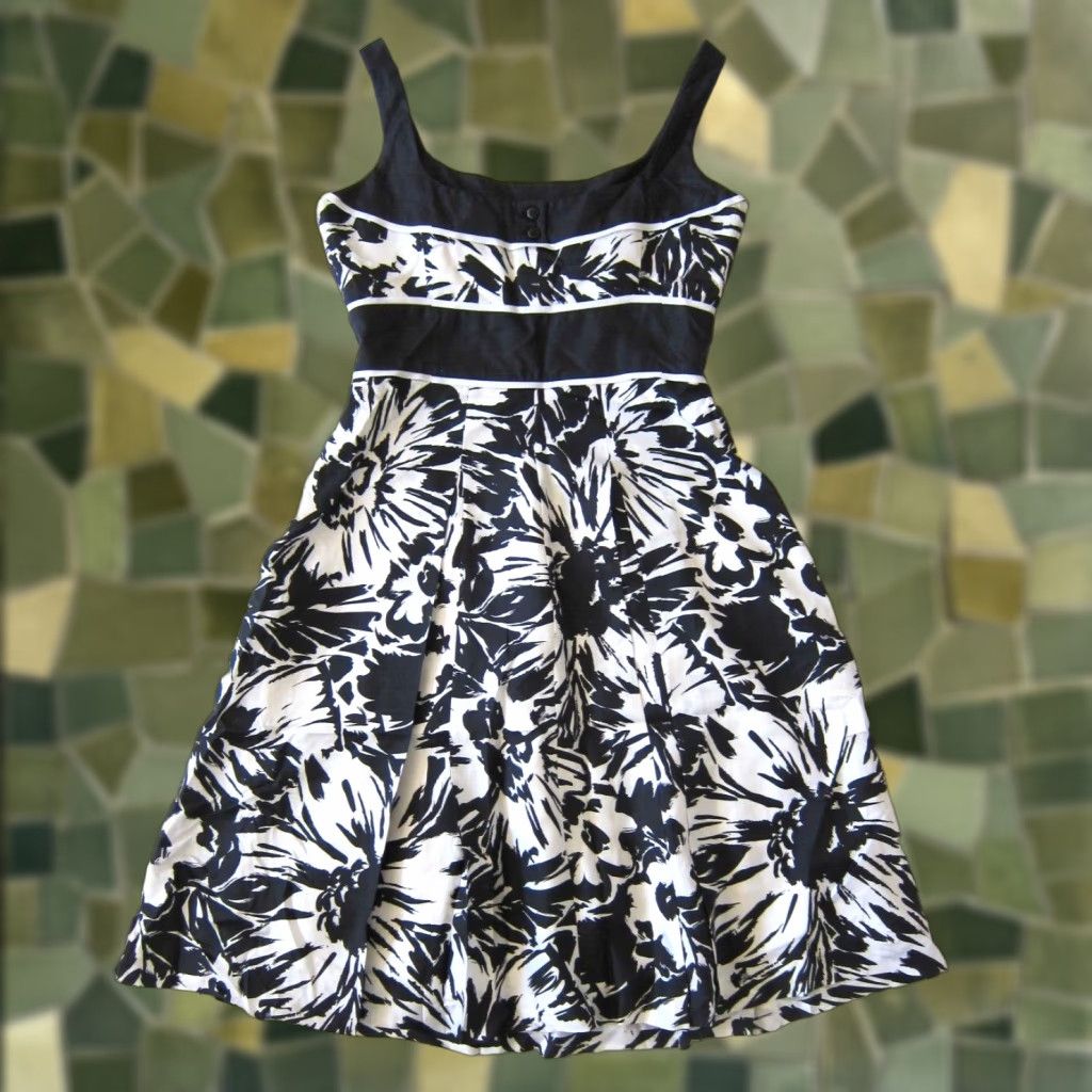 White House Black Market White House Black Market Floral Empire Jumper Tank Dress Women Size 0 Size XS / US 0-2 / IT 36-38 - 1 Thumbnail