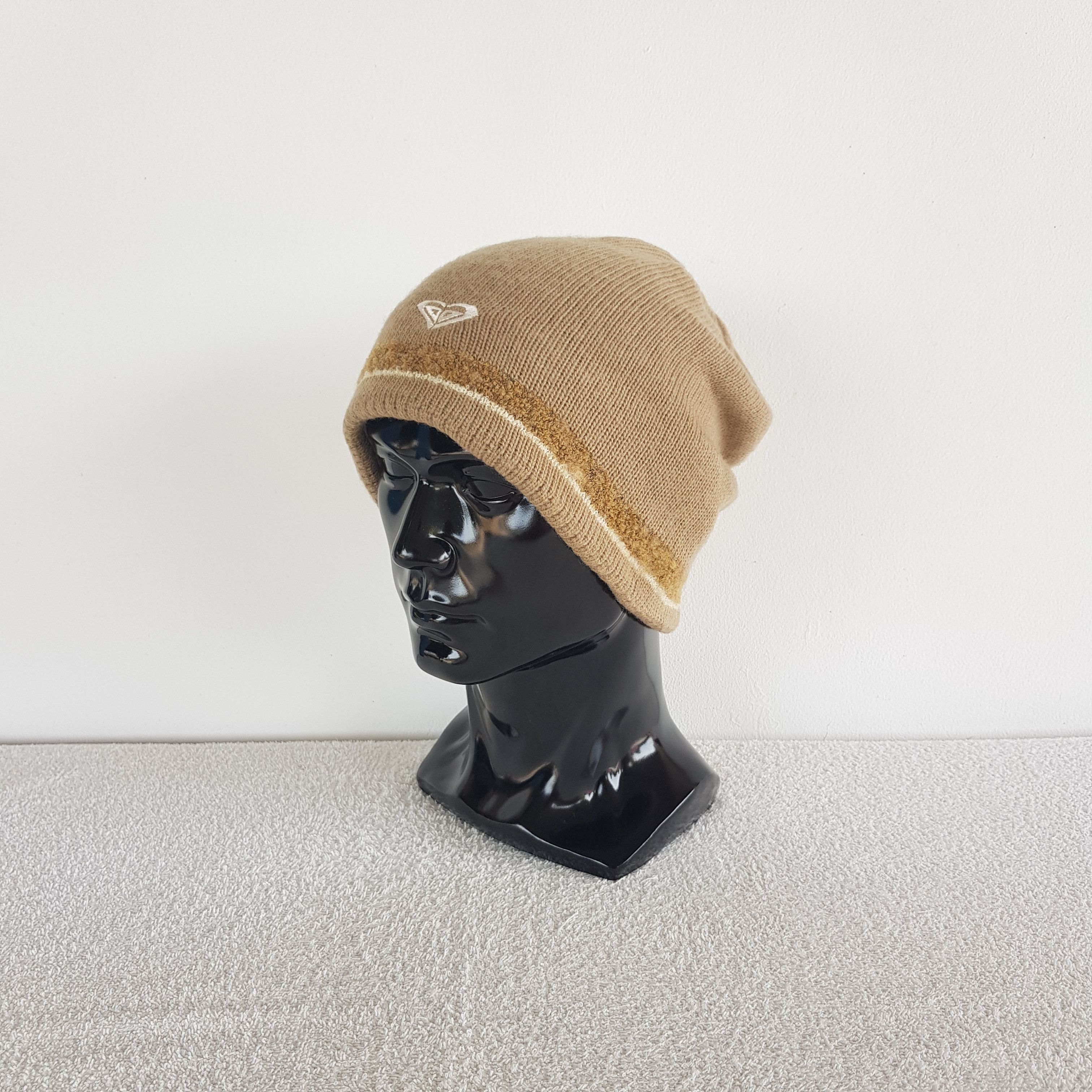 Japanese Brand Vintage Roxy Beanie Surfwear Snow Caps Hats Size ONE SIZE - 1 Thumbnail