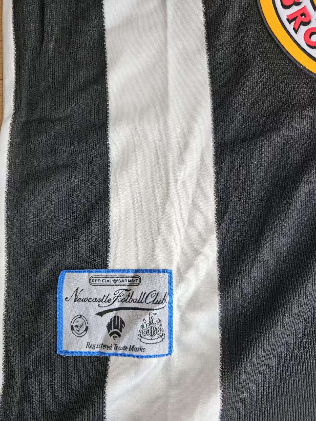 Other 1995-97 Newcastle Soccer Jersey Size US M / EU 48-50 / 2 - 2 Thumbnail