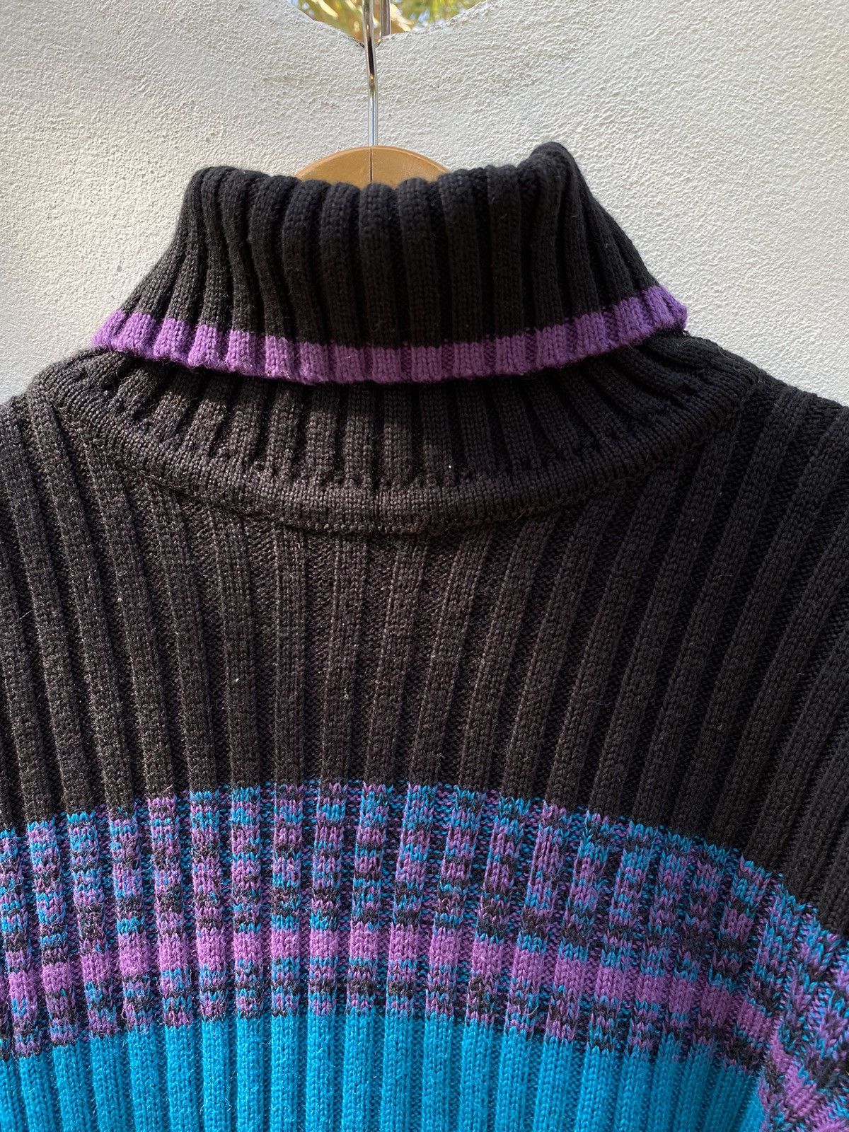 Morgan Homme MORGAN Black Ribbed Turtleneck with Purple-Blue Stripes Size M / US 6-8 / IT 42-44 - 6 Thumbnail