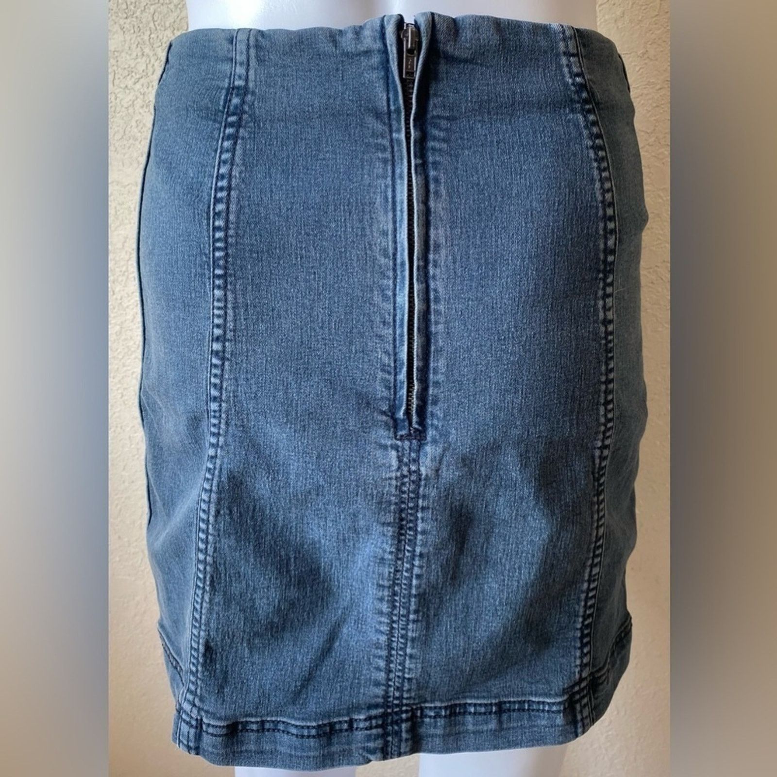 Free People Free People | Jean Denim Dark Wash Mini High Rise Skirt | 4 Size 27" / US 4 / IT 40 - 2 Thumbnail