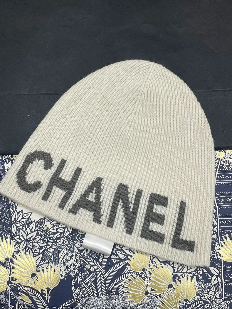 Chanel Chanel 25C White Letter Cashmere Beanie - dmc Size ONE SIZE - 1 Thumbnail
