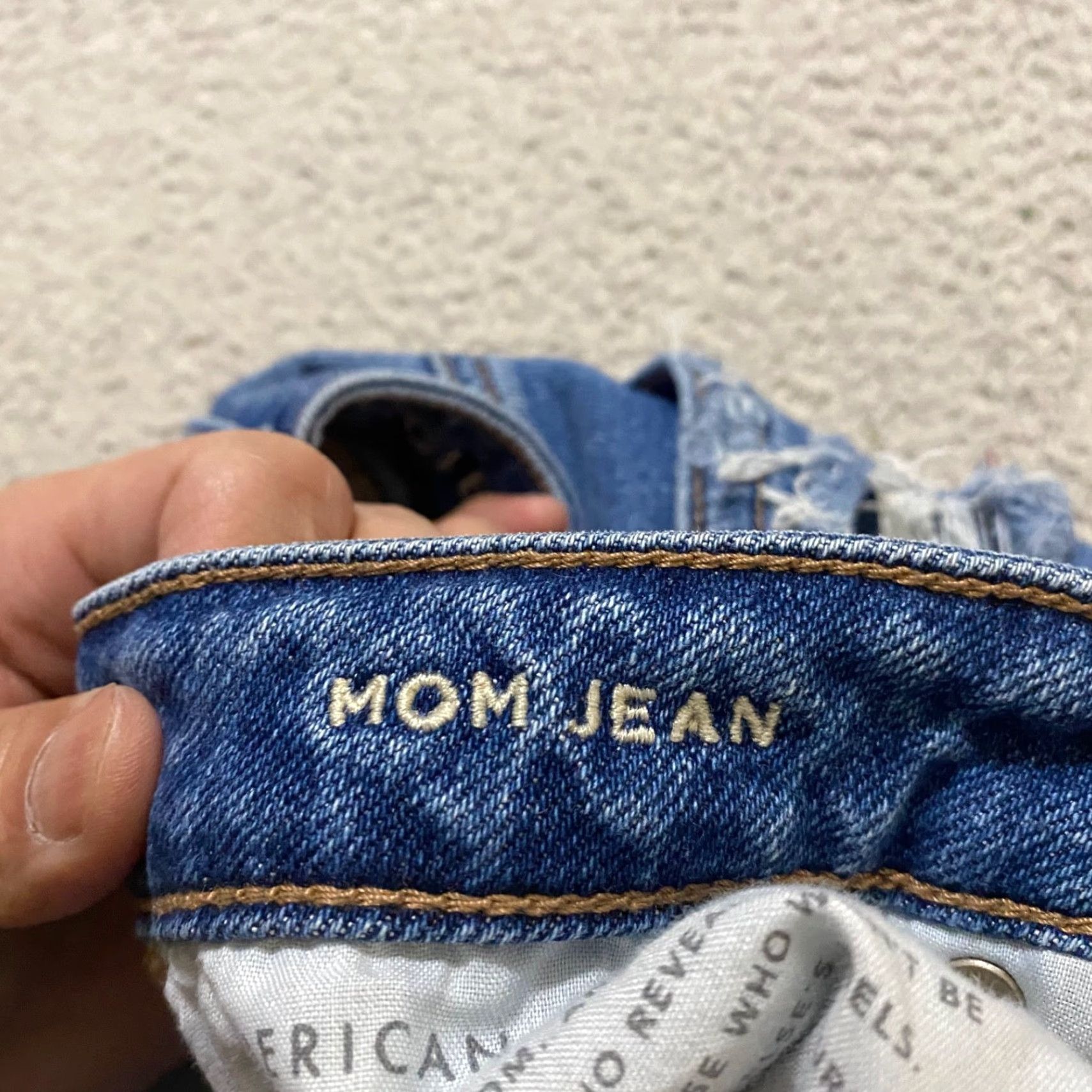 American Eagle Outfitters American Eagle Outfitters Mom Jeans Womens Size 2 Blue Denim Medium Wash Distressed Raw Hem 90s Grunge Retro Size 26" / US 2 / IT 38 - 4 Thumbnail