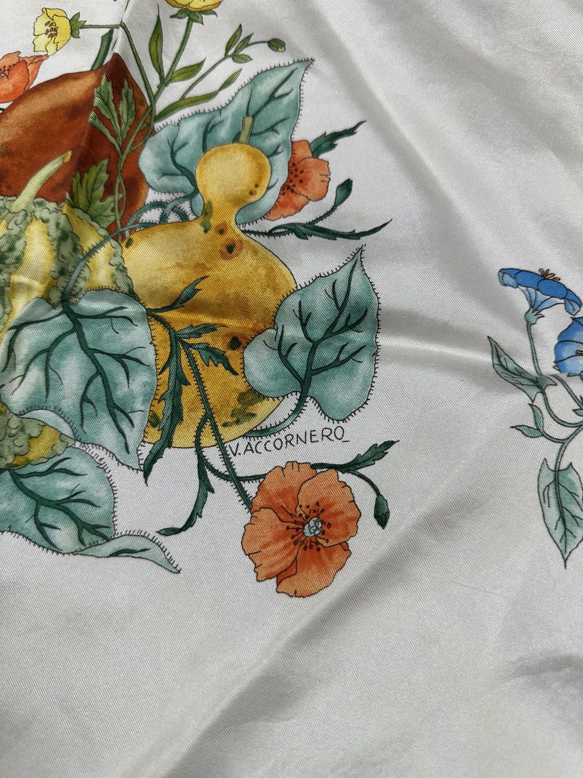 Gucci Vintage Gucci V.ACCORNERO Silk Scarf Logo Luxury 70s Rare Size ONE SIZE - 6 Thumbnail