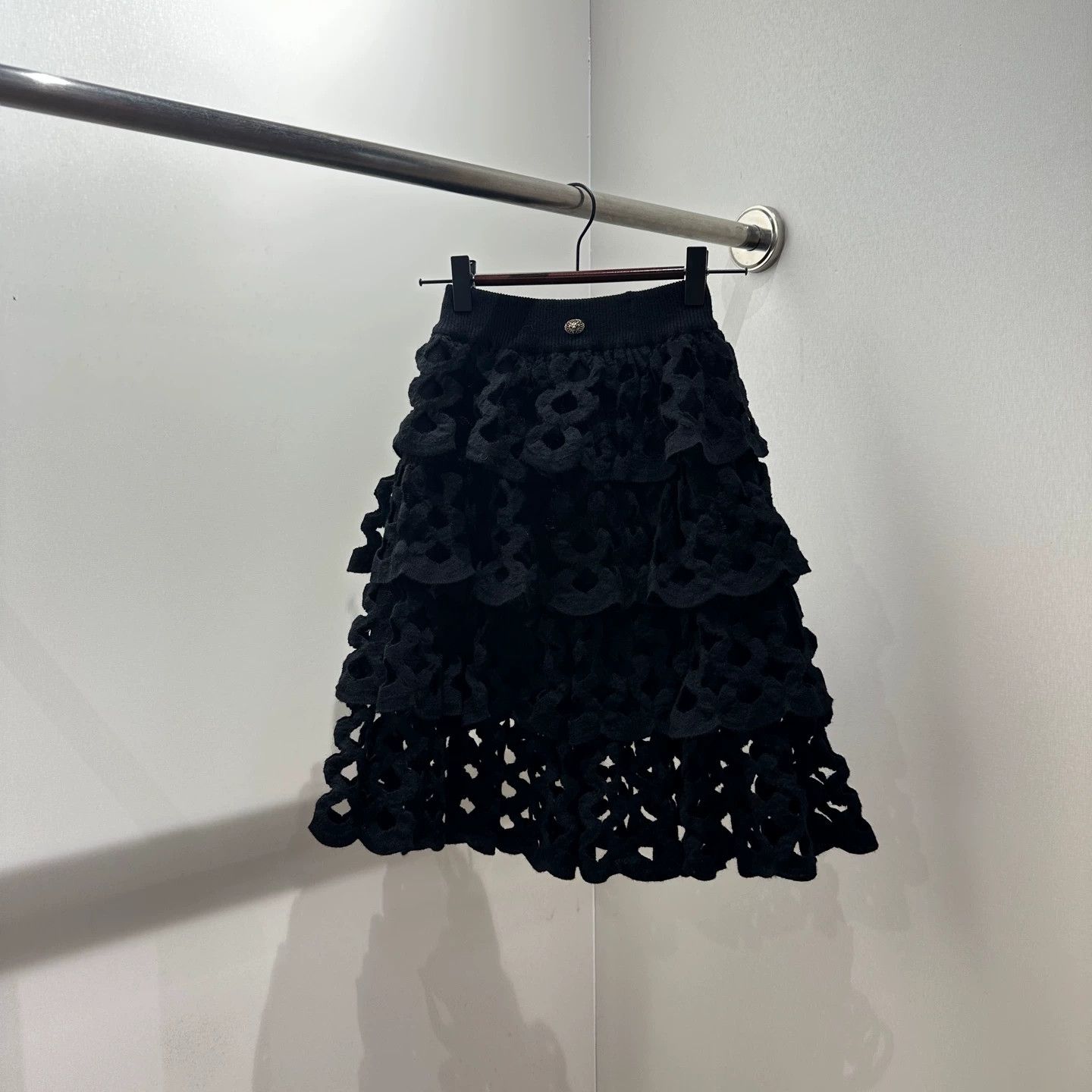 Chanel Chanel feb517 Lion Head Buckle Lace Skirt Size 34 Size 25" / US 0 / IT 36 - 1 Thumbnail