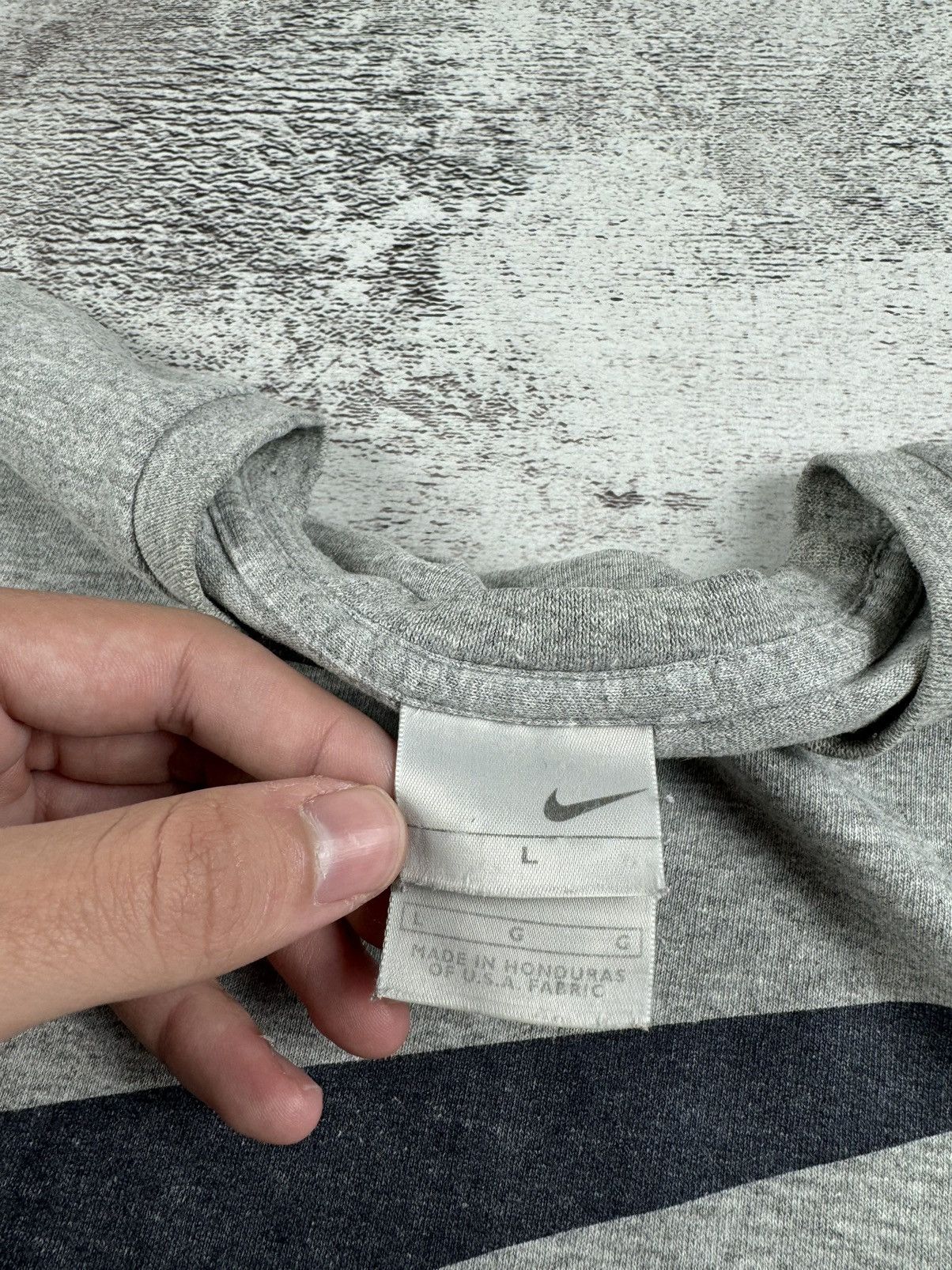 Nike 90S Nike Big Swoosh Grey Basic Sportswear Blank T Shirt Tee Size US L / EU 52-54 / 3 - 9 Thumbnail
