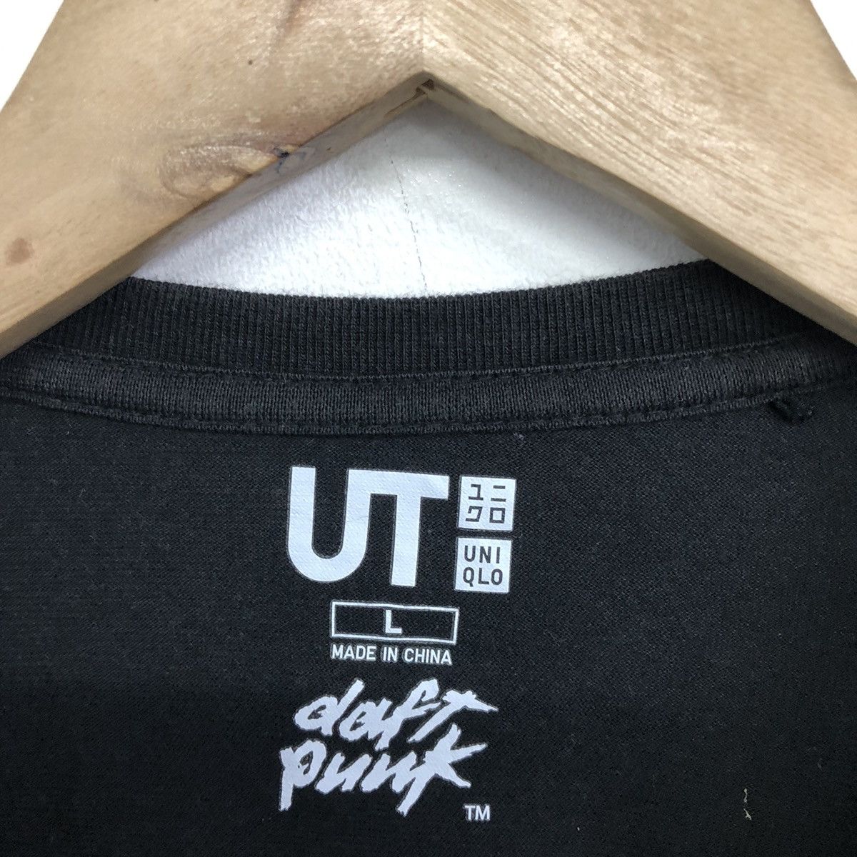 Band Tees Daft Punk X Uniqlo Helmet Graphic Band Tshirt Size US L / EU 52-54 / 3 - 9 Thumbnail