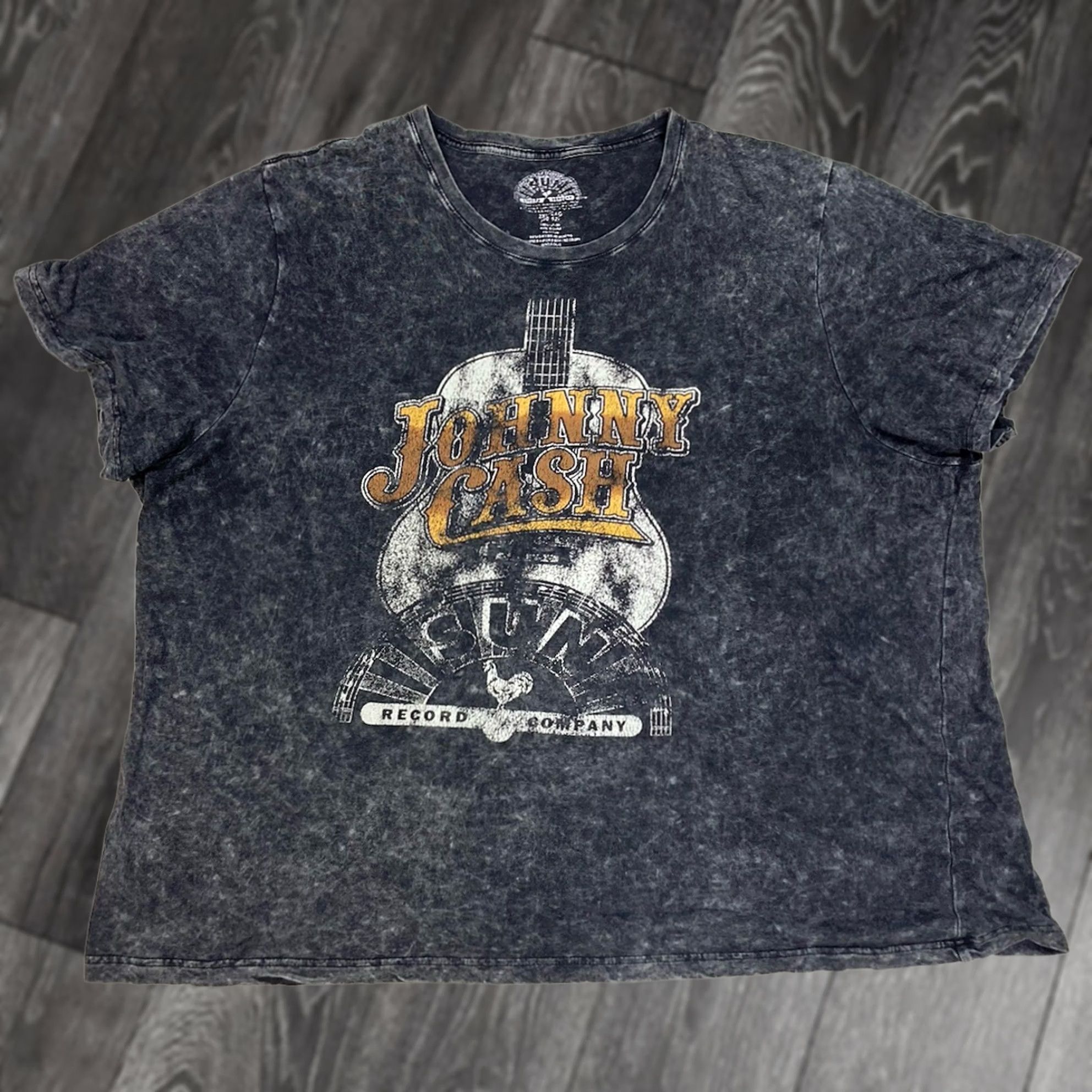 Vintage VINTAGE Johnny Cash Sun Record Company Graphic T-shirt Women XXL Black Acid Wash Music Shirt Size XXL / US 16-18 / IT 52-54 - 1 Thumbnail