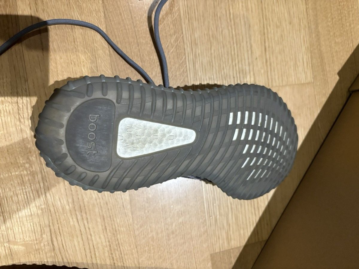Yeezy Yeezy 350 v2 Beluga 2.0 Size US 9 / EU 42 - 9 Thumbnail