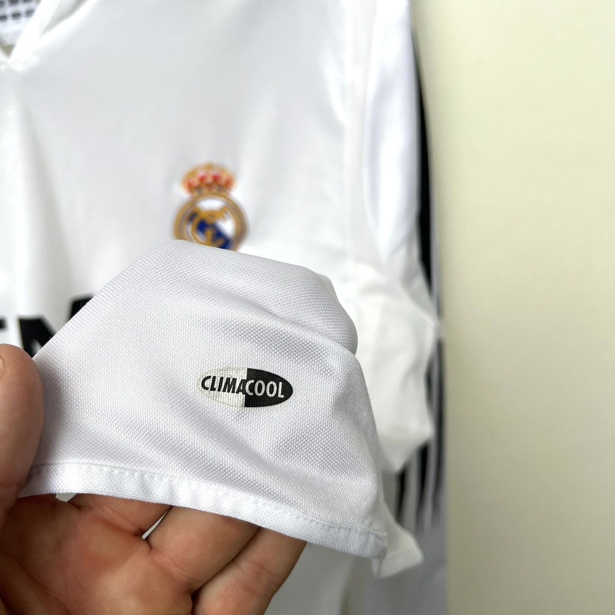 Adidas REAL MADRID ADIDAS VINTAGE LONGSLEEVE SOCCER JERSEY 2004 Size US S / EU 44-46 / 1 - 9 Thumbnail