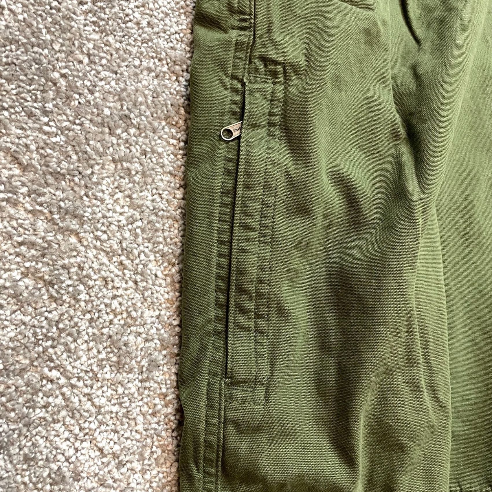 Vintage VINTAGE Columbia Chino Shorts Mens 38 Green Cotton Outdoor Hiking Adult 11" Inseam Snap Size US 38 / EU 54 - 7 Thumbnail