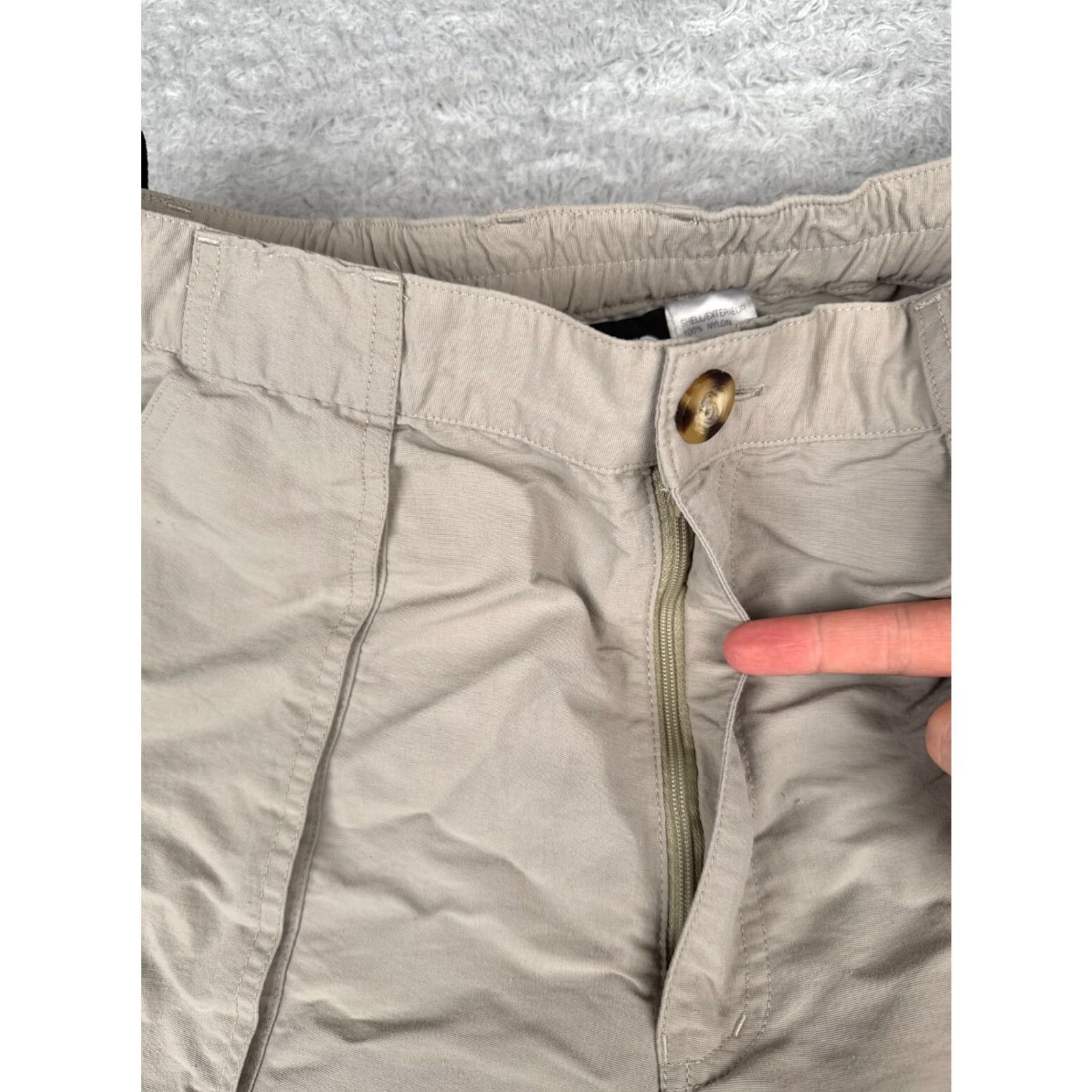 The North Face The North Face Men Shorts Regular Beige 7 in Inseam Nylon Polyester Casual Travel Cargo Pocket Zip Logo Belted Read Size US 33 - 6 Thumbnail