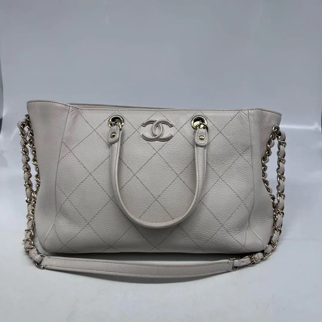 Chanel Pre-loved Bag Very good condition Size ONE SIZE - 1 Thumbnail