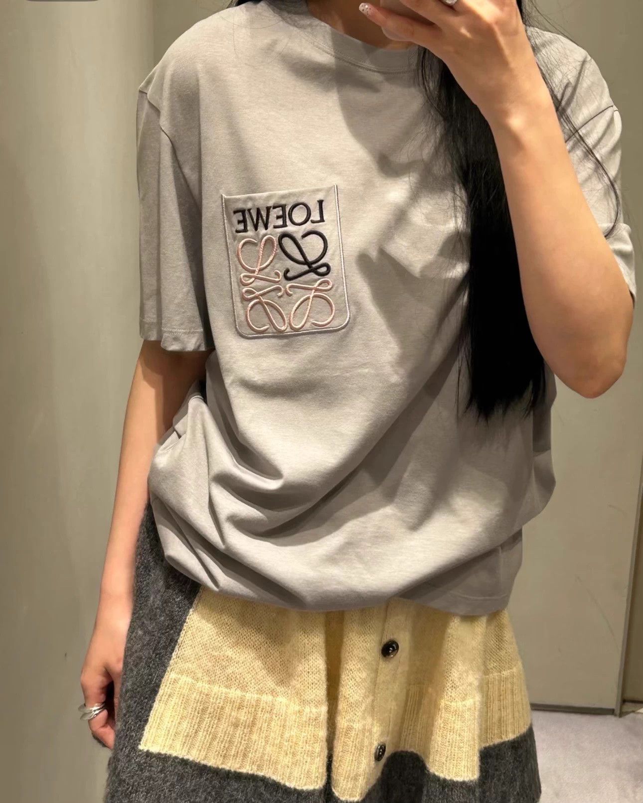 Loewe Loewe SS23 Light Gray Embroidered Logo Short Sleeve L Size US L / EU 52-54 / 3 - 8 Thumbnail