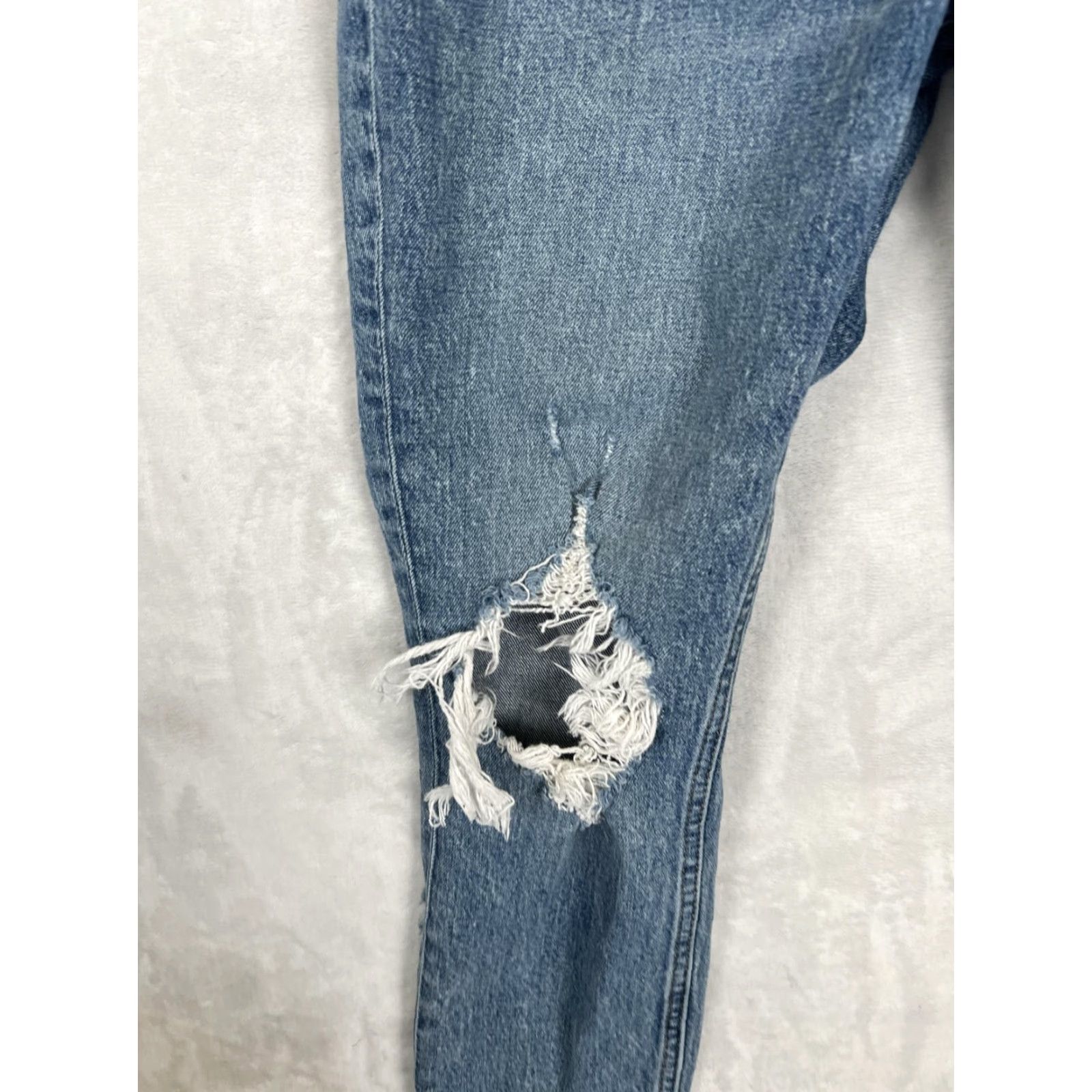Abercrombie & Fitch Abercrombie & Fitch High Rise Mom Jeans Womens 26 Distressed Blue 5-Pocket Curve Love Jeans Size 26" / US 2 / IT 38 - 2 Thumbnail