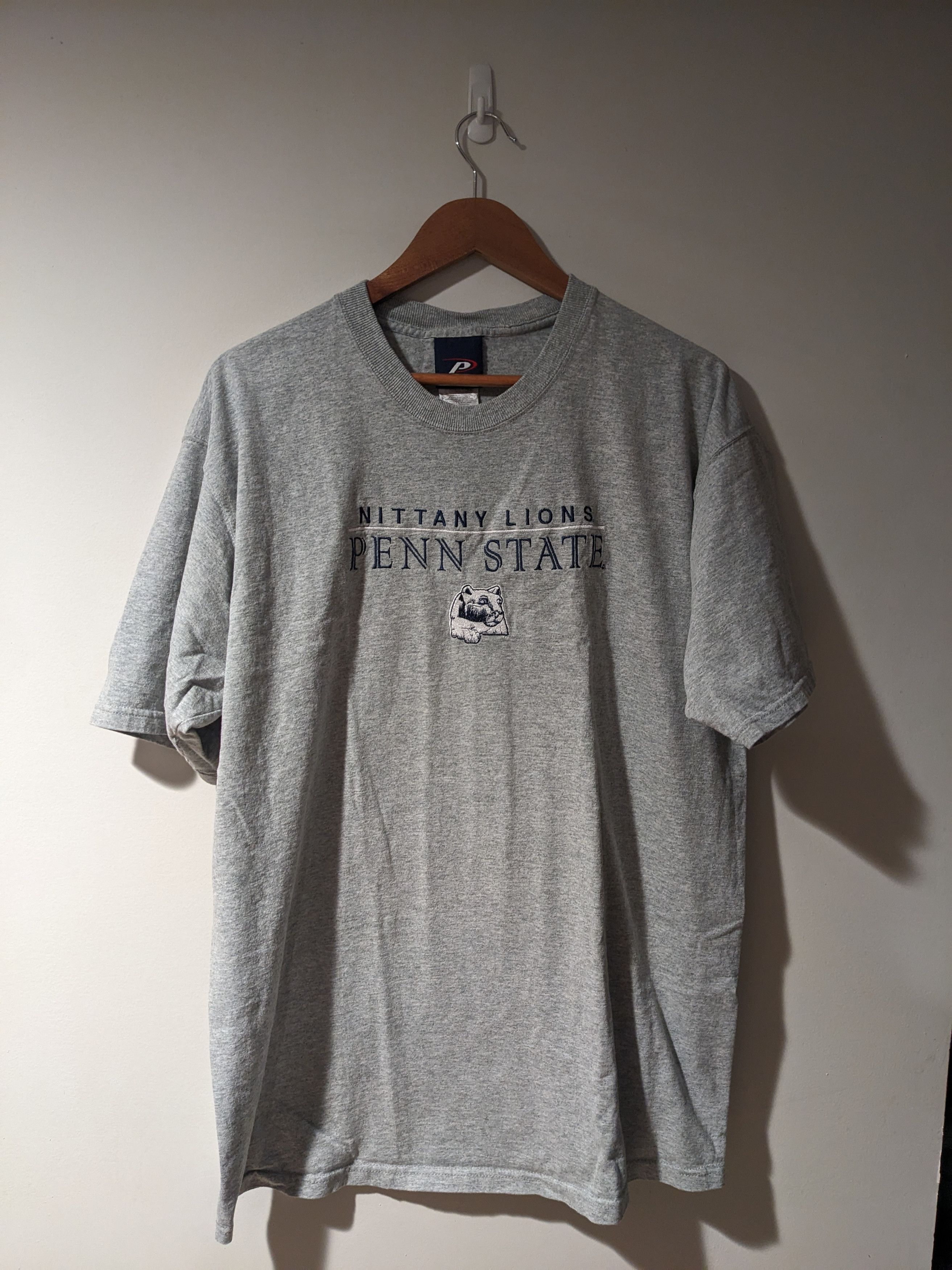 Vintage Vintage Y2K Penn State University Nittany Lion Pro T-Shirt Size US XL / EU 56 / 4 - 1 Thumbnail