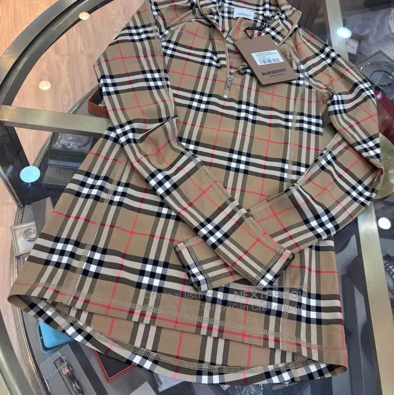 Burberry Burberry XS Camel Long Sleeve Sweatshirt. Size XS / US 0-2 / IT 36-38 - 3 Thumbnail