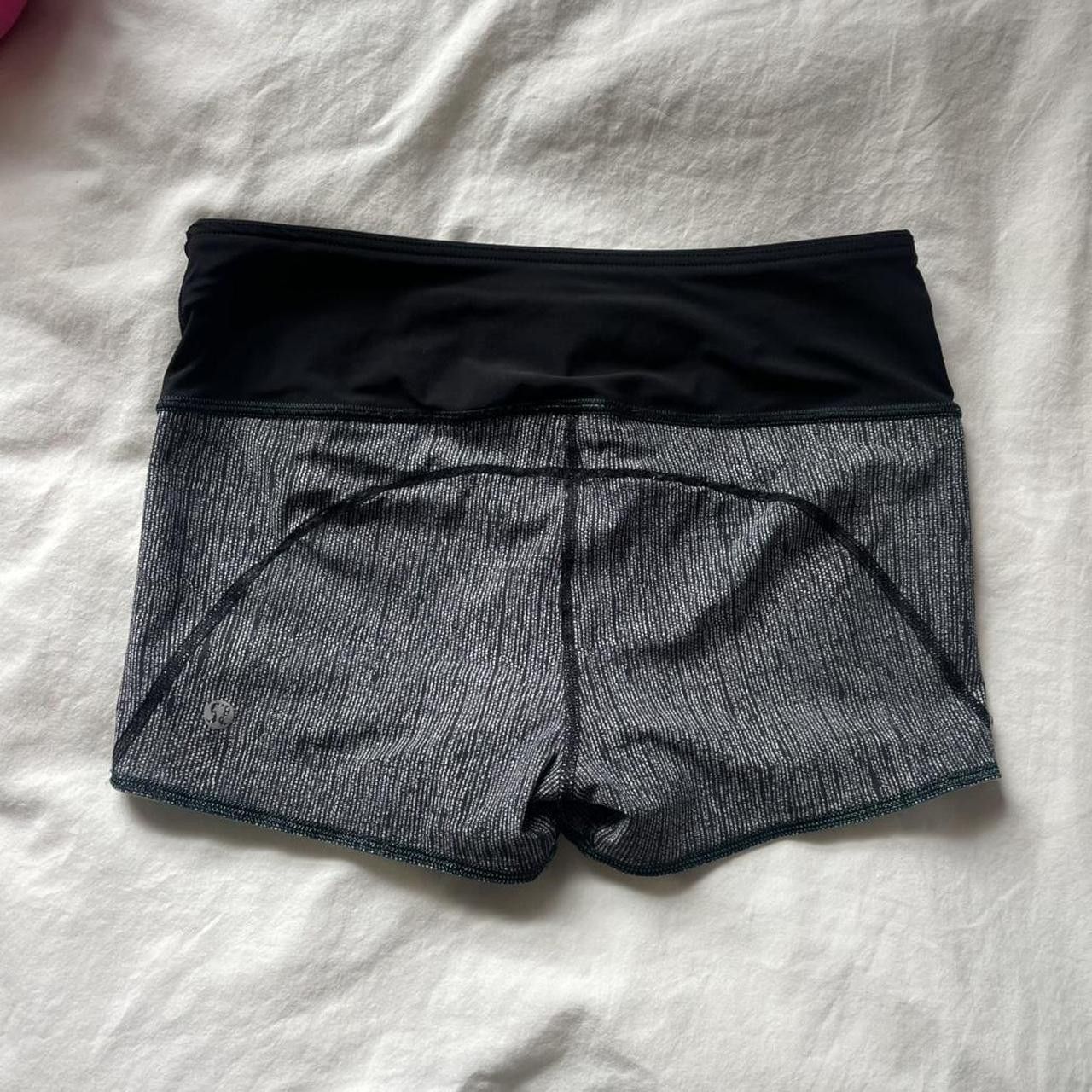 Lululemon 2000s Reversible Lululemon Mini Shorts Size 8 Size 30" / US 8 / IT 44 - 4 Thumbnail