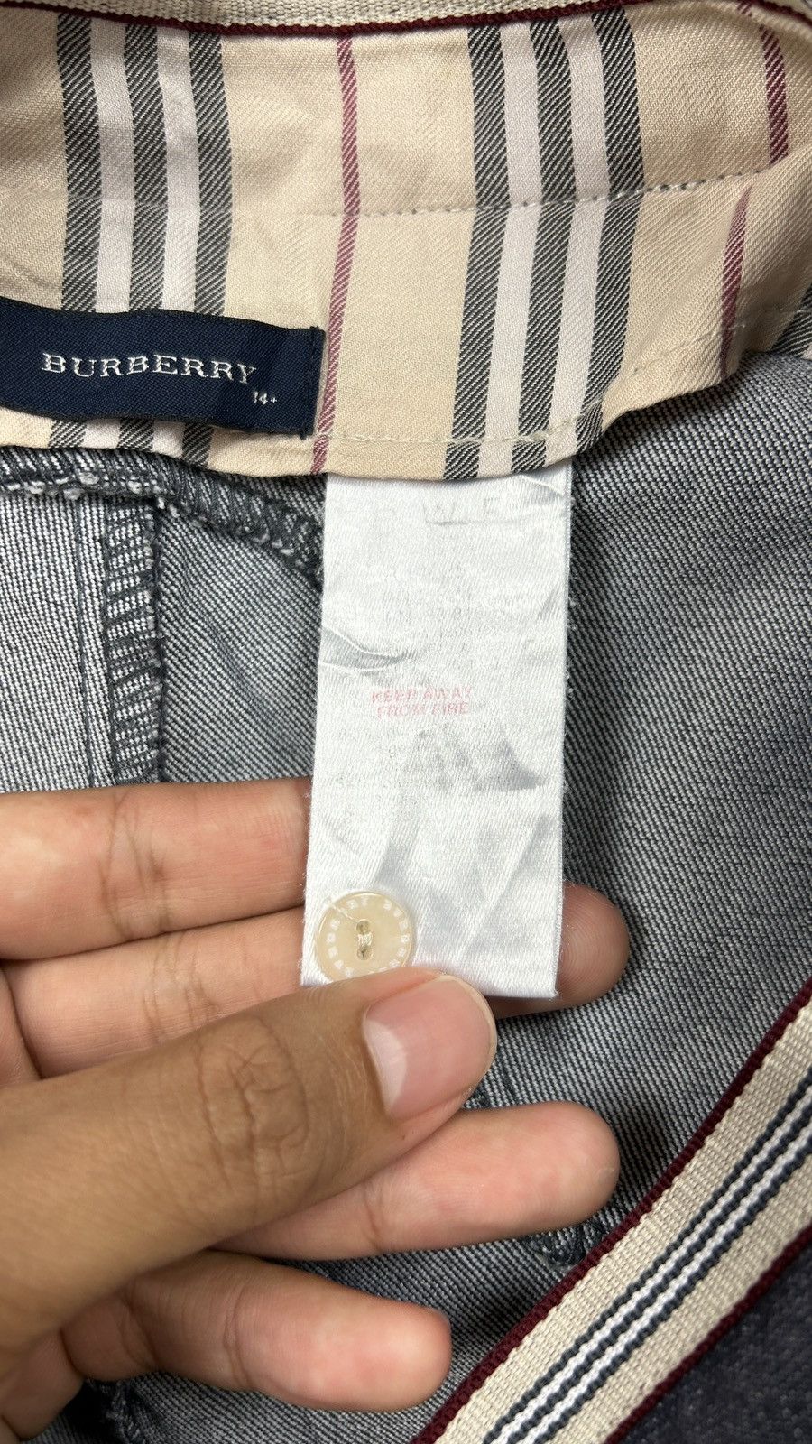 Burberry × Vintage 1990s Burberry - Flared Denim Jeans Size US 26 / EU 42 - 11 Thumbnail
