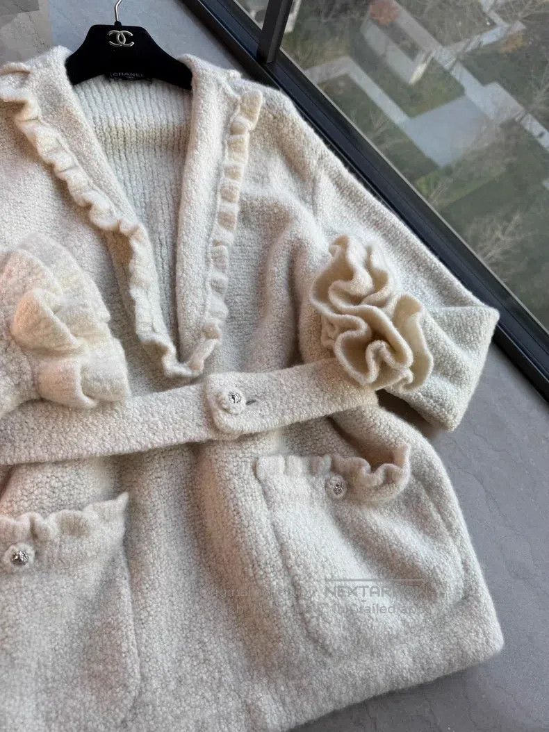 Chanel Chanel 24k flared long sleeves Size XS / US 0-2 / IT 36-38 - 2 Thumbnail