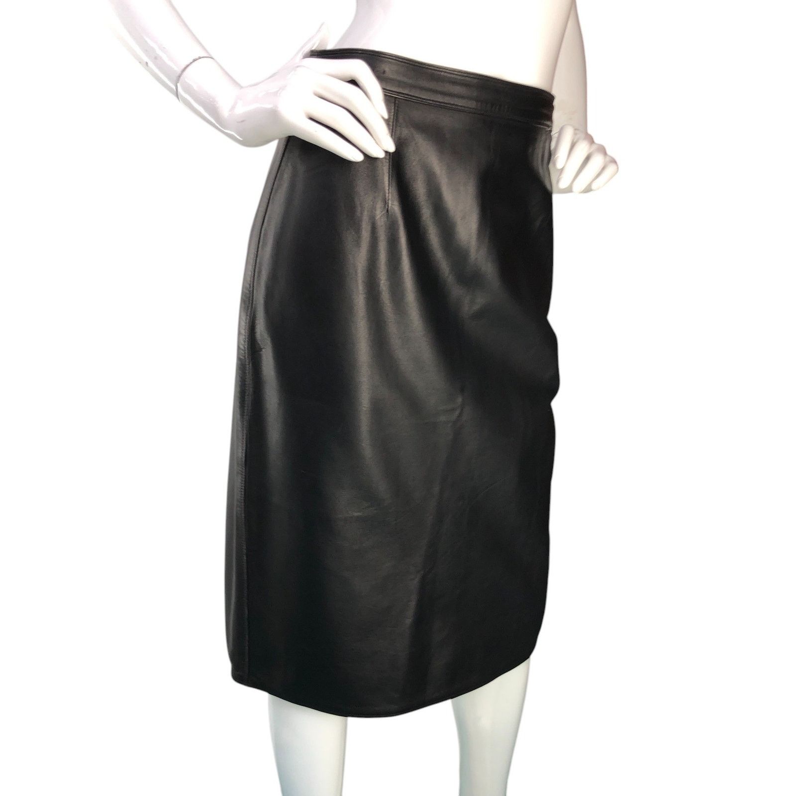 Fendi Fendissime Fendi Size 44 Skirt Leather Midi Pencil Vintage Size 28" / US 6 / IT 42 - 9 Thumbnail