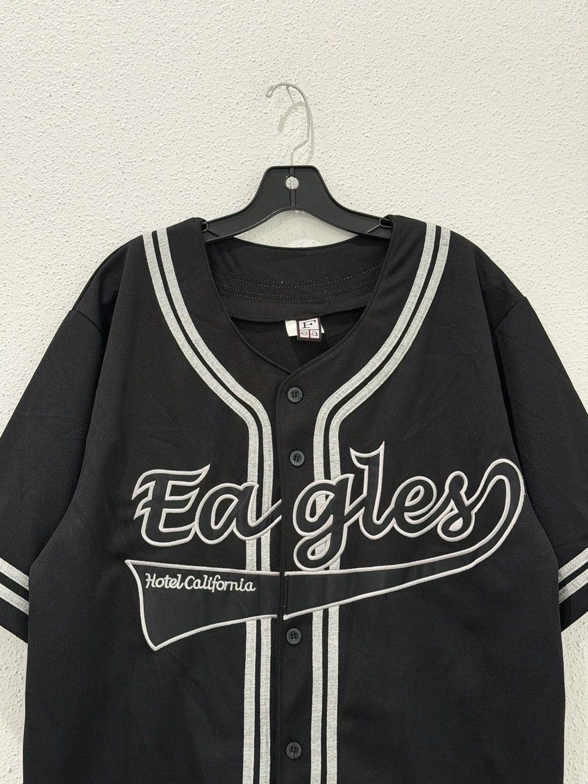 Band Tees Vintage Eagles Hotel California 2003 BaseballJersey S Fits L Size US L / EU 52-54 / 3 - 2 Thumbnail