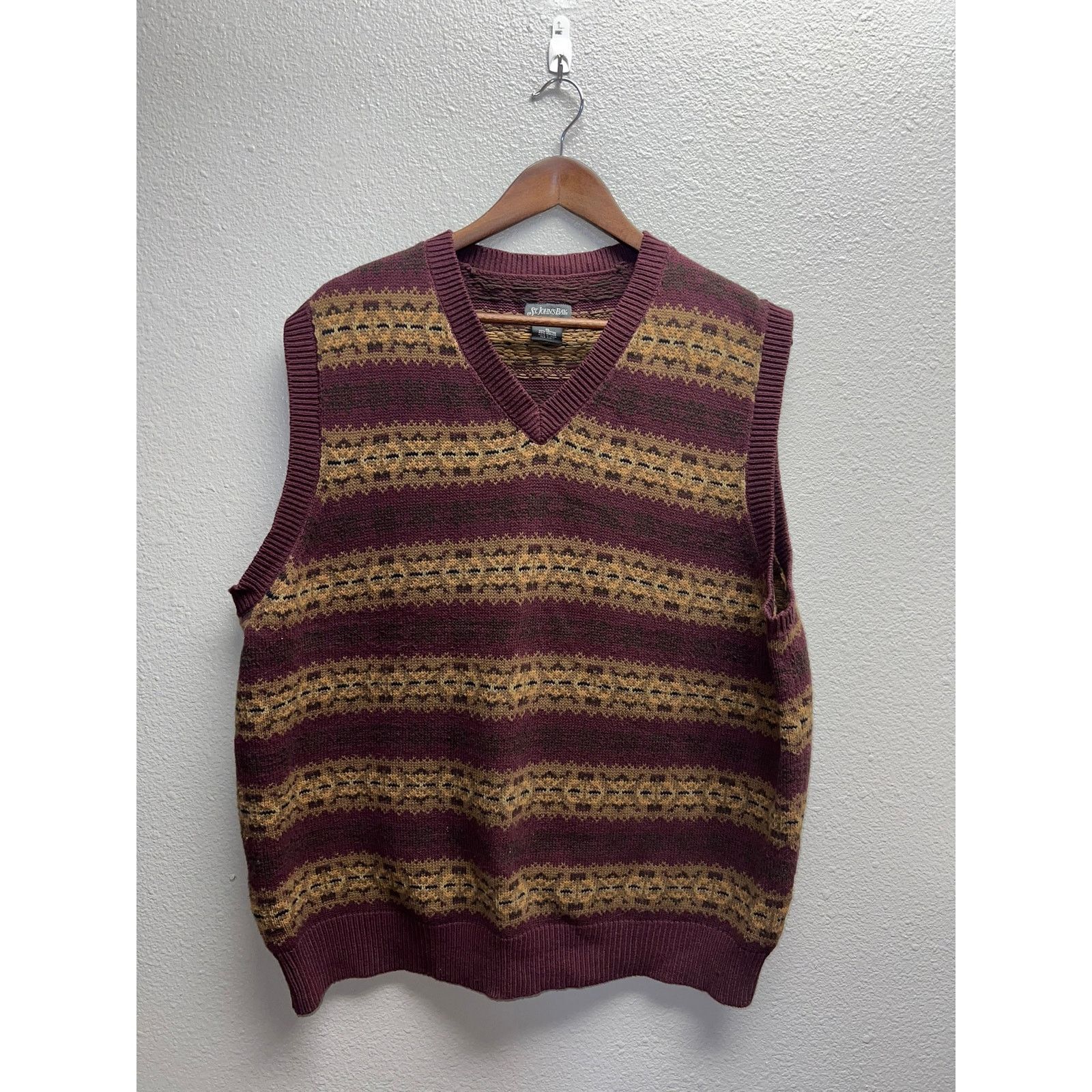 St. Johns Bay St. Johns Bay Sweater Vest Maroon Gold Design V Neck X-Large Size US XL / EU 56 / 4 - 1 Thumbnail