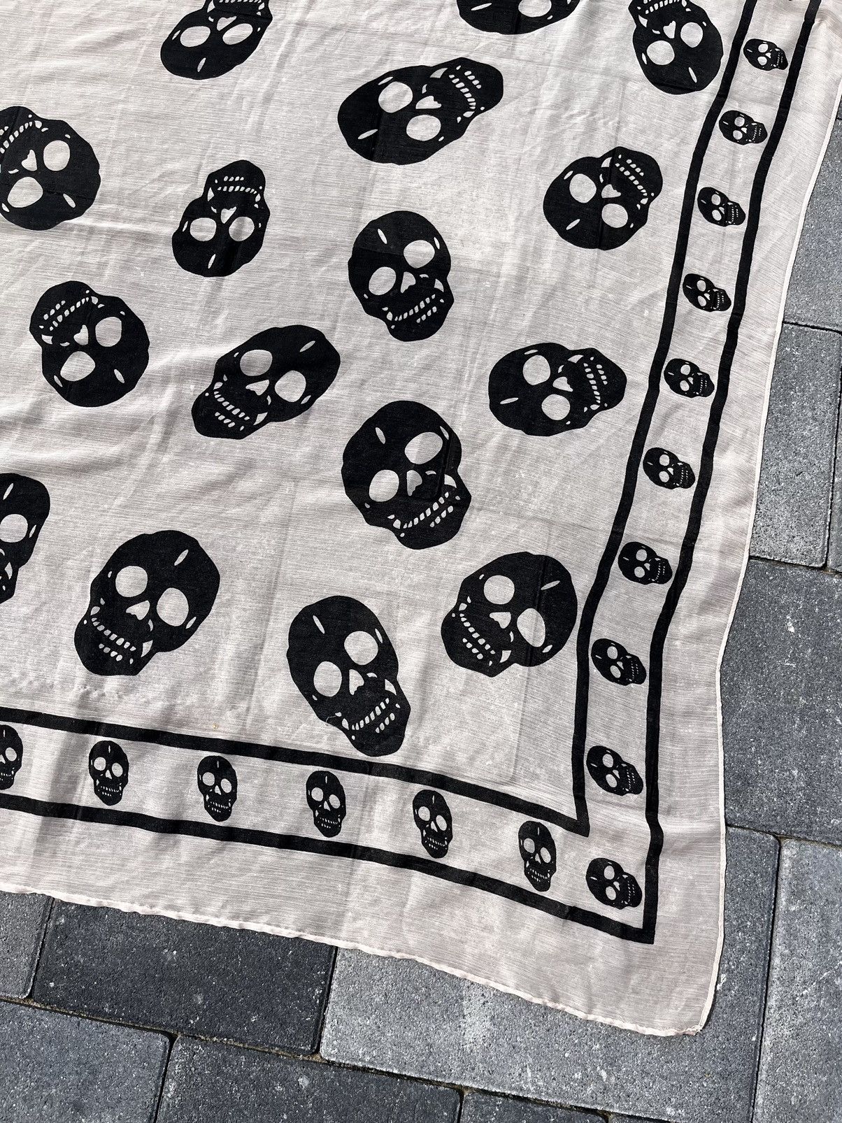 Seditionaries 💀 SKULL SCARF ALEXANDER MCQUEEN STREETWEAR STYLE Y2K PUNK Size ONE SIZE - 4 Thumbnail