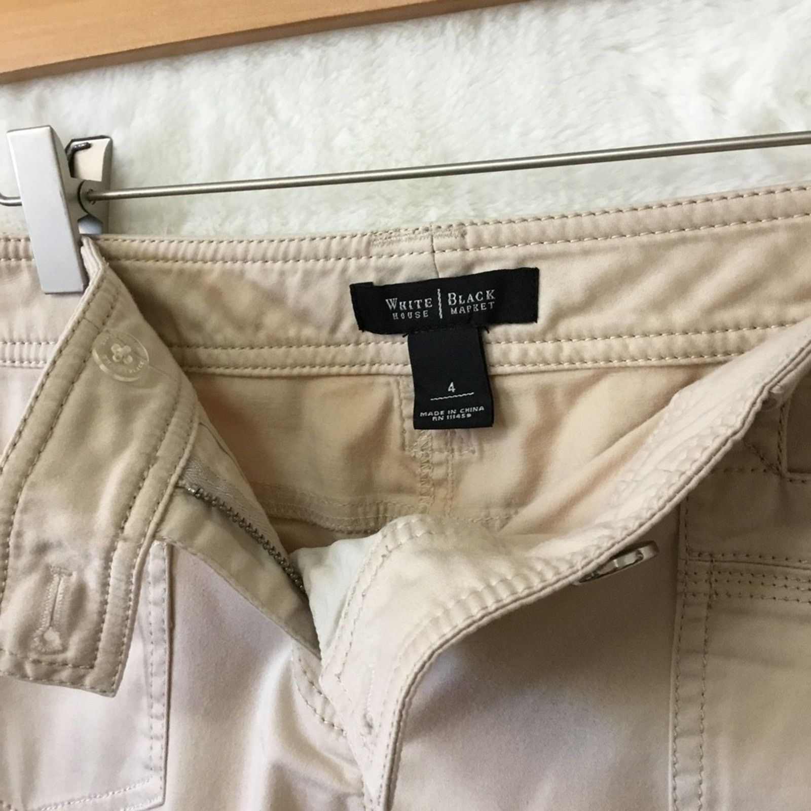 White House Black Market White House Black Market Beige Slim Petal Pushers Size 27" / US 4 / IT 40 - 2 Thumbnail