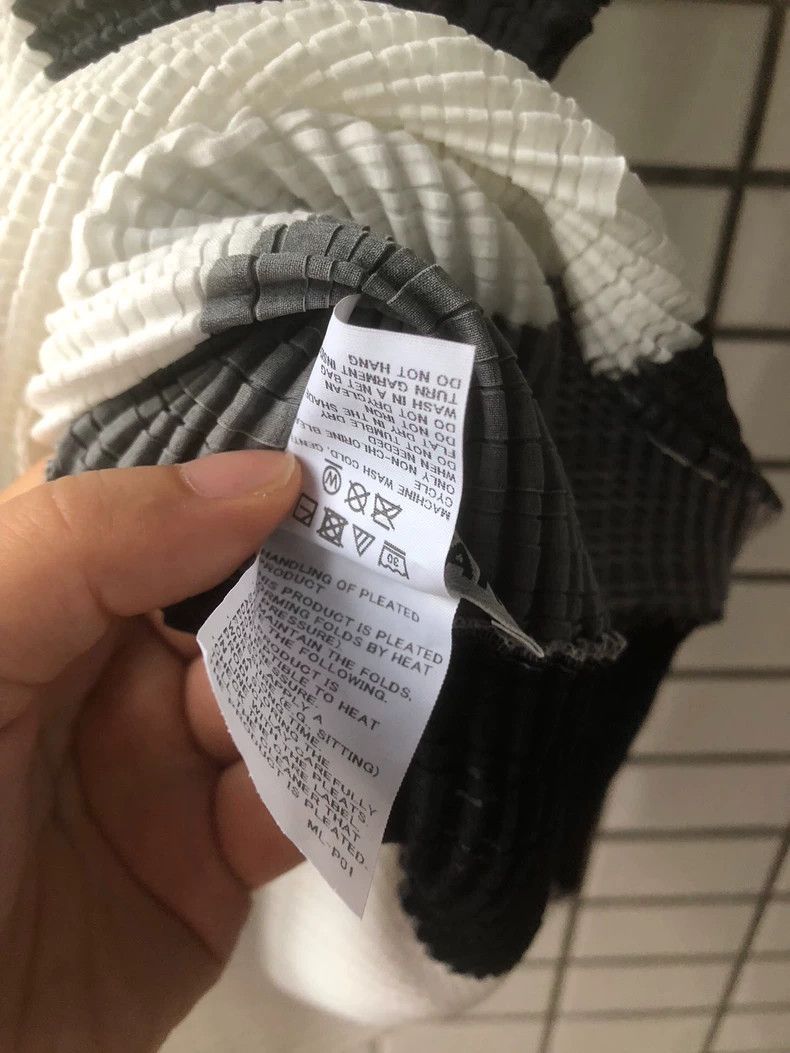 Issey Miyake Issey Miyake size:2 Black and white mainline vest Size S / US 4 / IT 40 - 4 Thumbnail