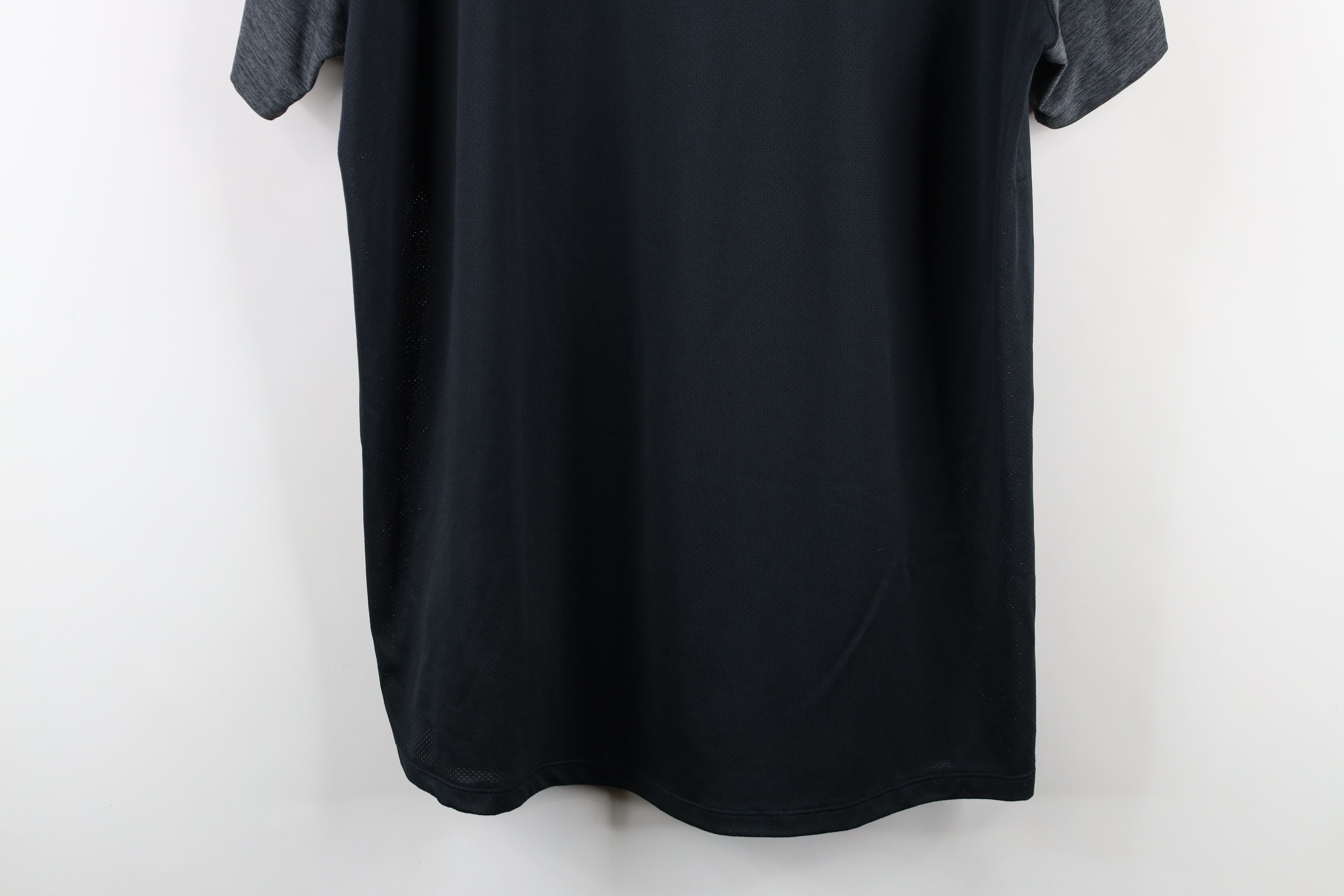 Under Armour × Vintage Under Armour University of Cincinnati Basketball T-Shirt Size US XL / EU 56 / 4 - 14 Thumbnail