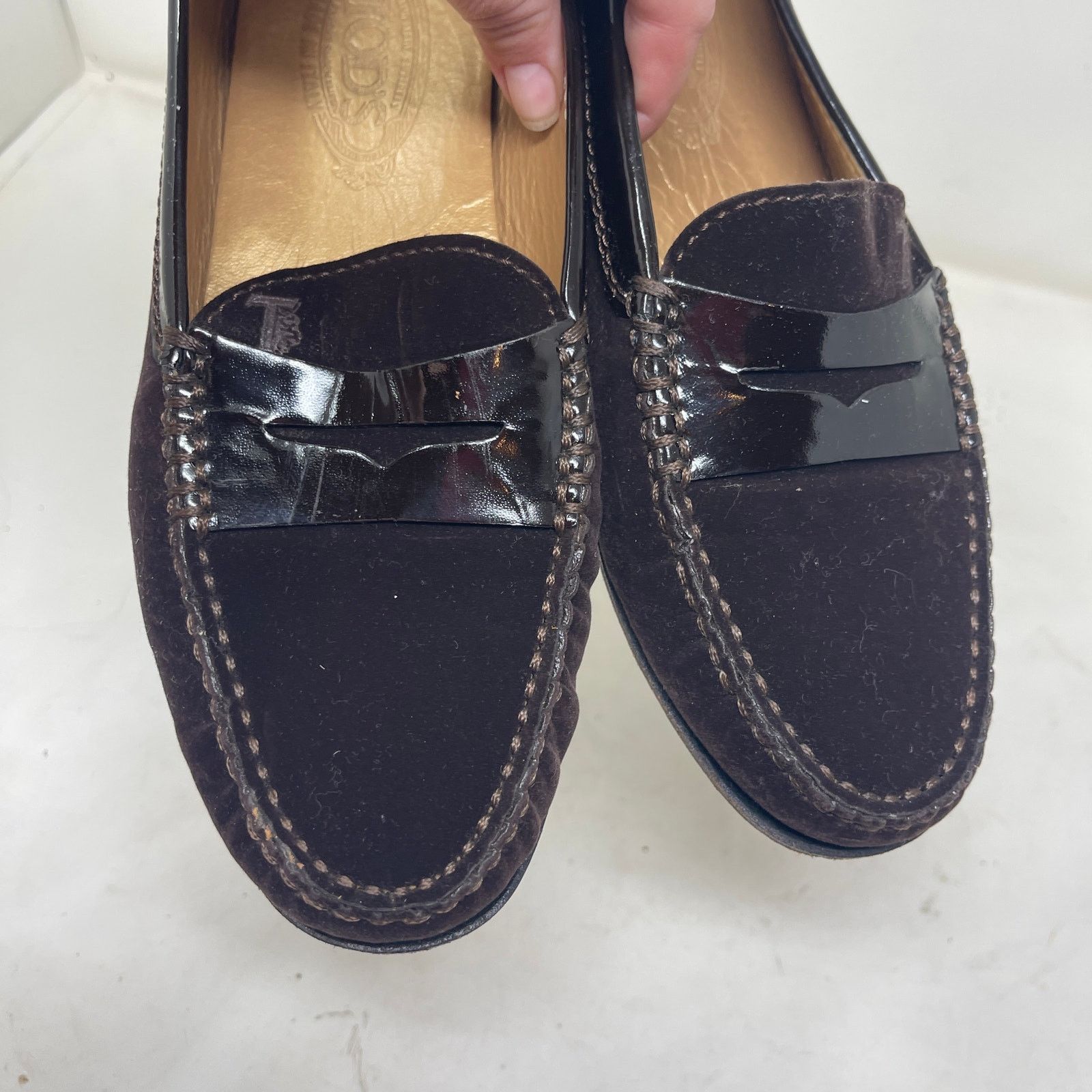 Tod's Tod’s Gommino Loafers in Chocolate Brown velvet sz 38 US 5.5 Size US 5 / IT 35 - 6 Thumbnail