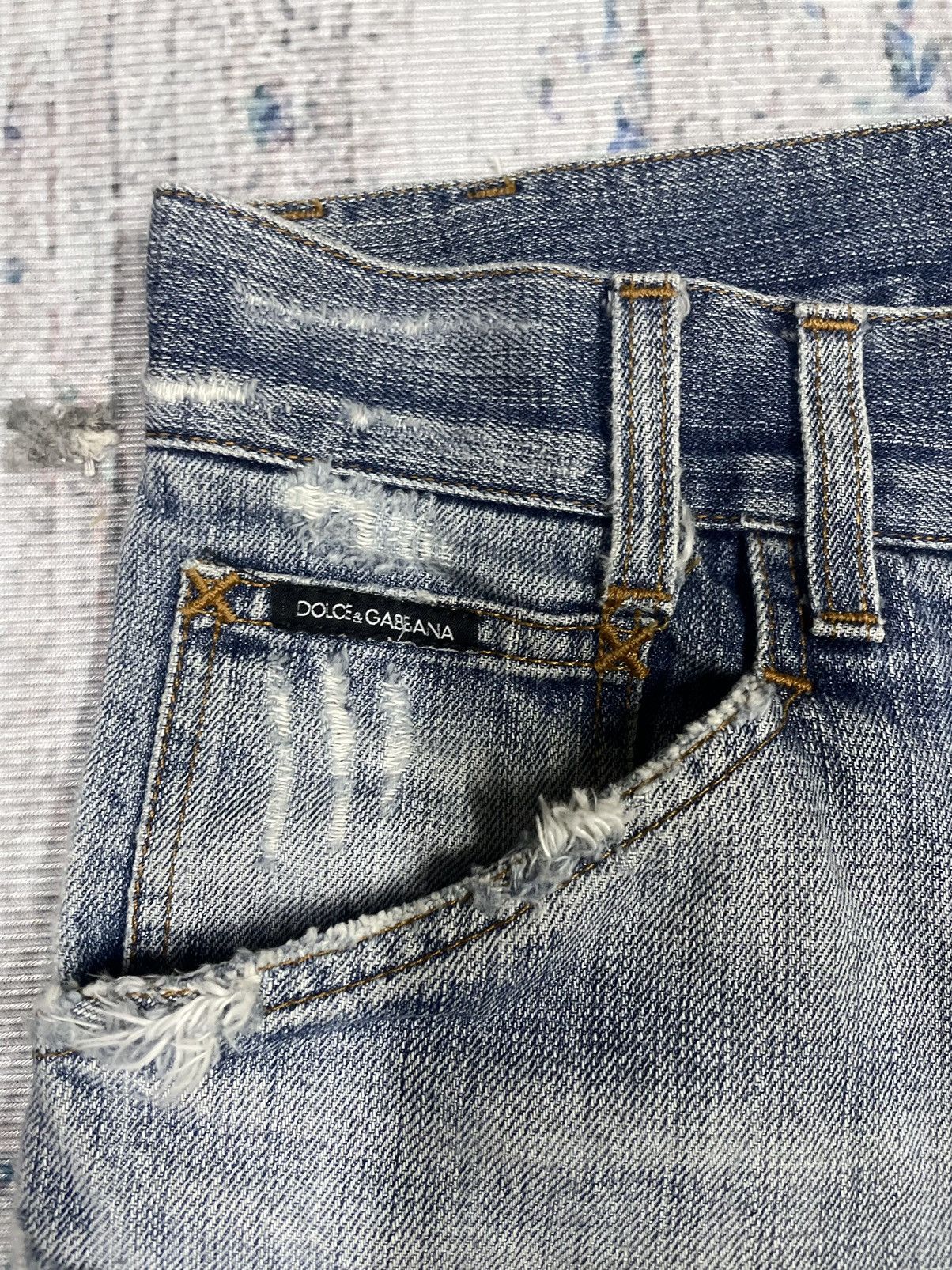 Dolce & Gabbana SS04 DOLCE&GABBANA DAVID BECKHAM DISTRESSED LIGHT WASH JEANS Size US 35 - 8 Thumbnail