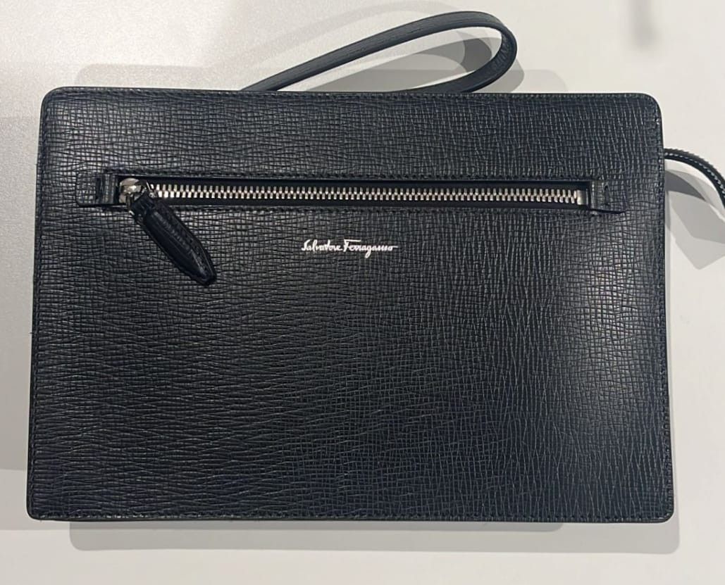 Salvatore Ferragamo o1s1rm0824 Size: OS / Leather Clutch Bag in Black Size ONE SIZE - 1 Thumbnail