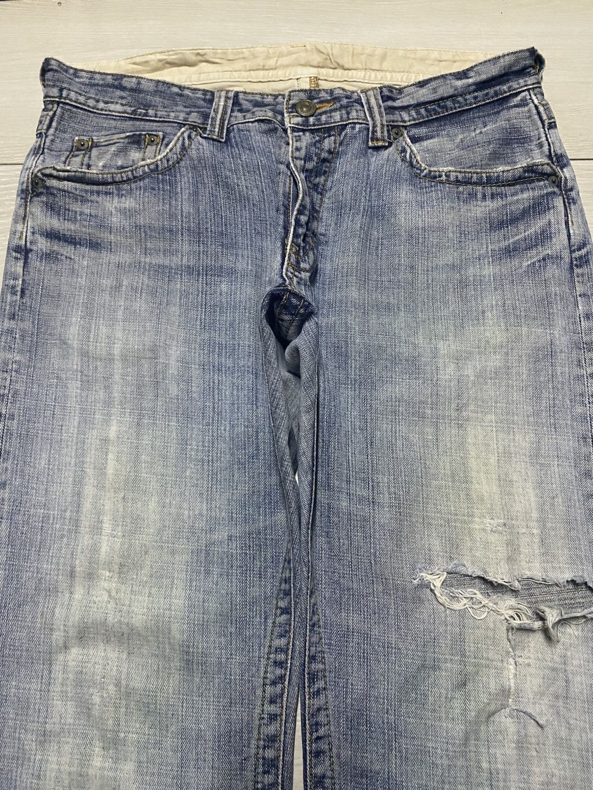 Japanese Brand Vintage Japanese Brand Light Wash Distressed Baggy Jeans Size US 36 / EU 52 - 3 Thumbnail