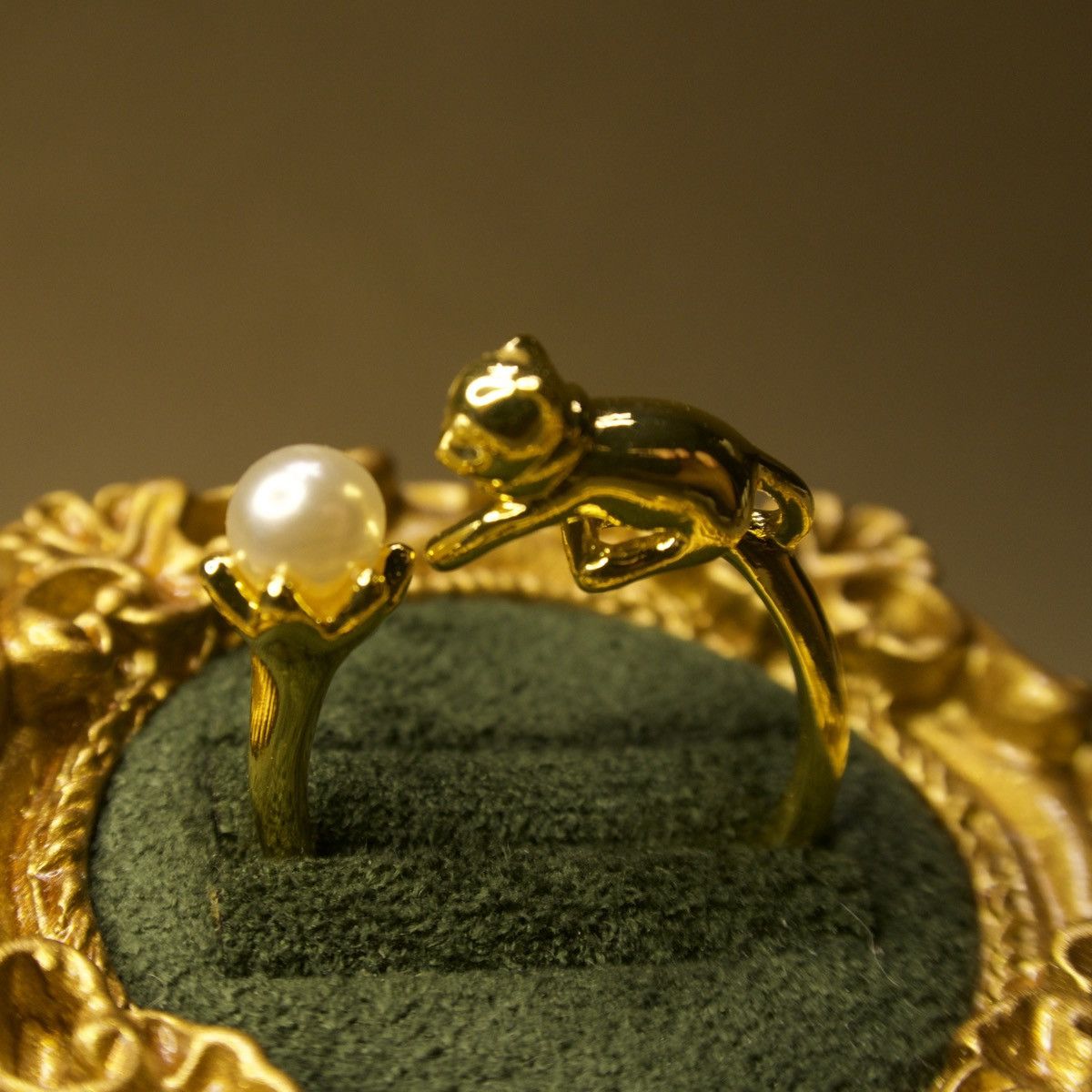 Other Cat Chasing the Pearl Ring Size ONE SIZE - 4 Thumbnail