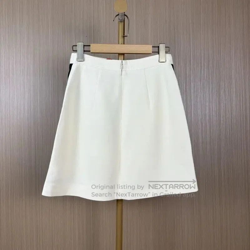 Burberry Burberry White Wool Women's Skirt. Size 23" - 2 Thumbnail