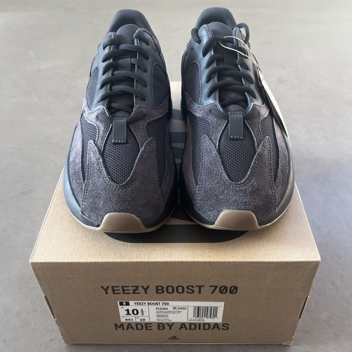 Adidas ⭐️DEADSTOCK 700v1 UTILITY BLK Size US 10.5 / EU 43-44 - 2 Thumbnail