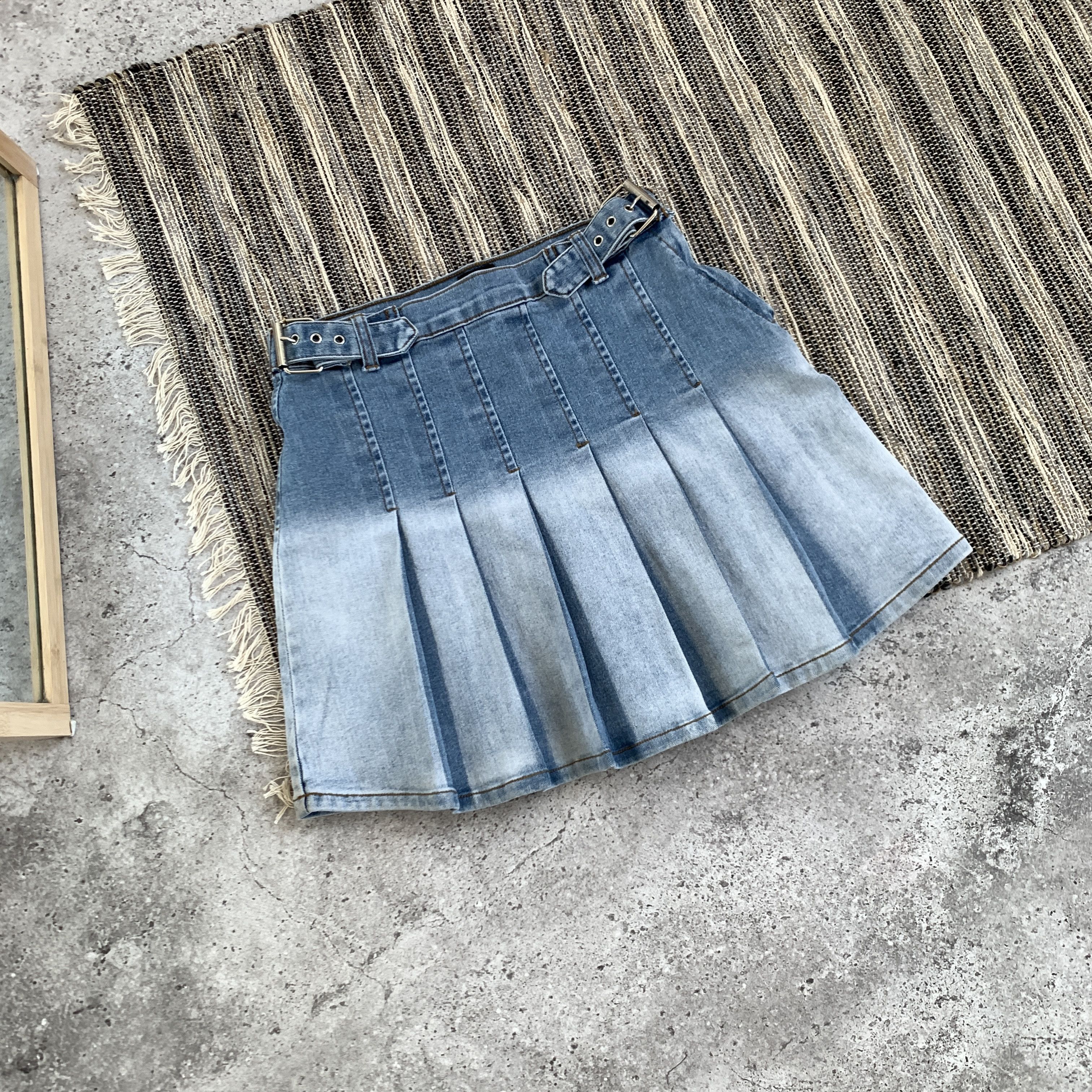 Japanese Brand Vintage Y2K Faded Women's Blue Denim Low Rise Mini Skirt Size 26" / US 2 / IT 38 - 3 Thumbnail