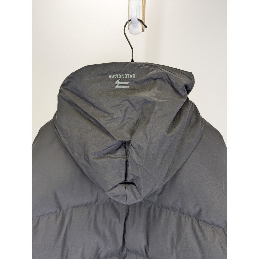 Balenciaga o1rshd1 Sporty B Down Puffer Jacket in Black Size US M / EU 48-50 / 2 - 13 Thumbnail
