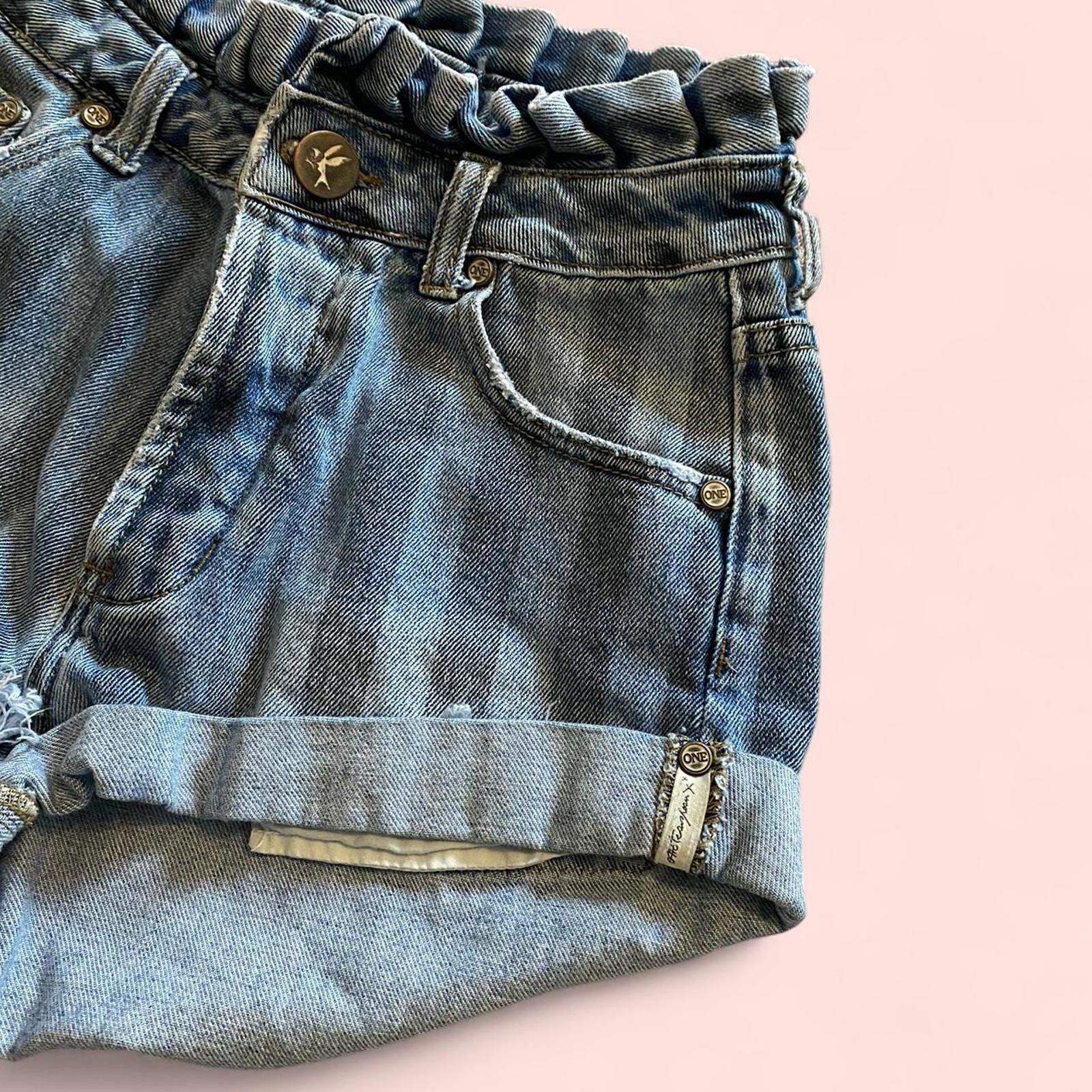 Other One teaspoon Mid-waisted, light-washed blue denim shorts Size 42" / US 20 - 5 Thumbnail