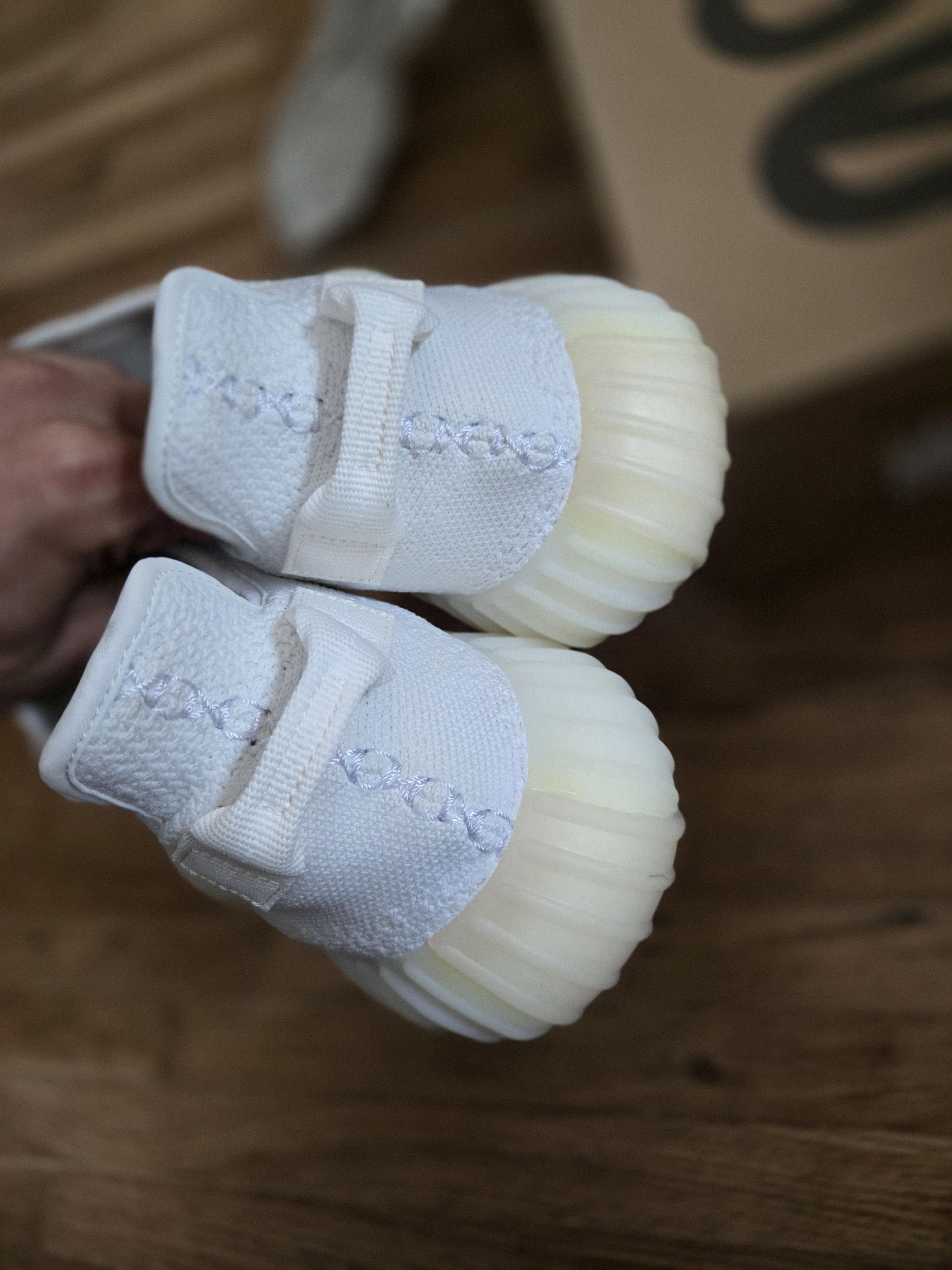 Yeezy Yeezy 350 v2 white Size US 11 / EU 44 - 8 Thumbnail