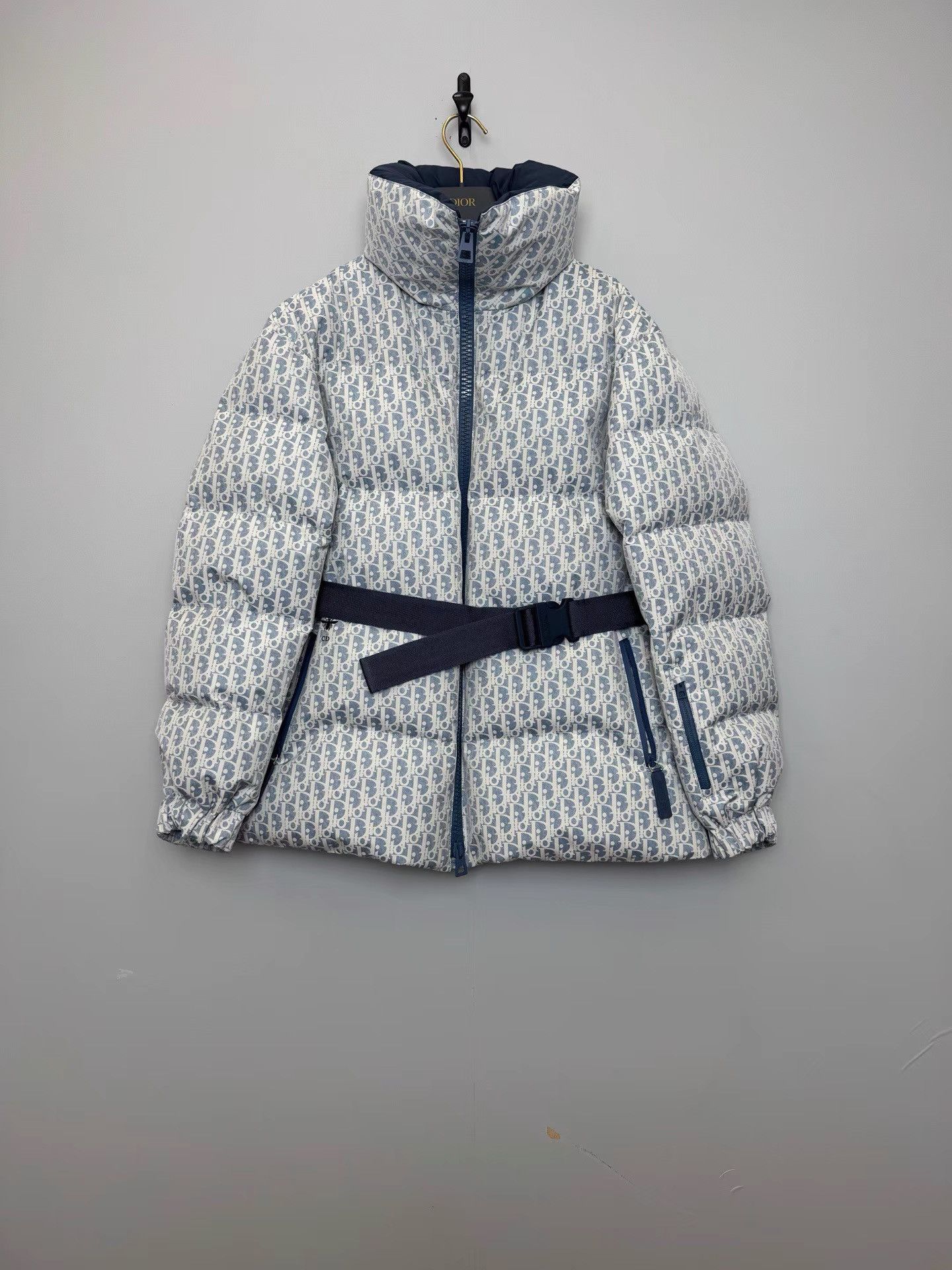Dior DIOR Dioralps FW25 Oblique Quilted Belted Puffer Jacket K36 Size XXS / US 00 / IT 34 - 1 Thumbnail