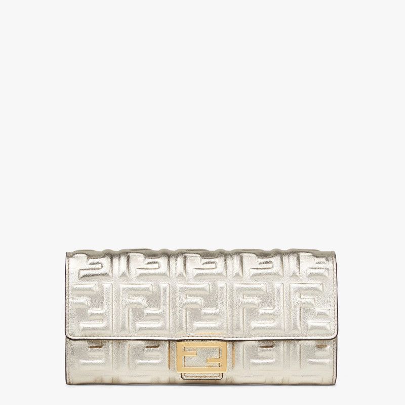 o1s1wg111125 Size: OS/ Baguette Continental Wallet in Golden