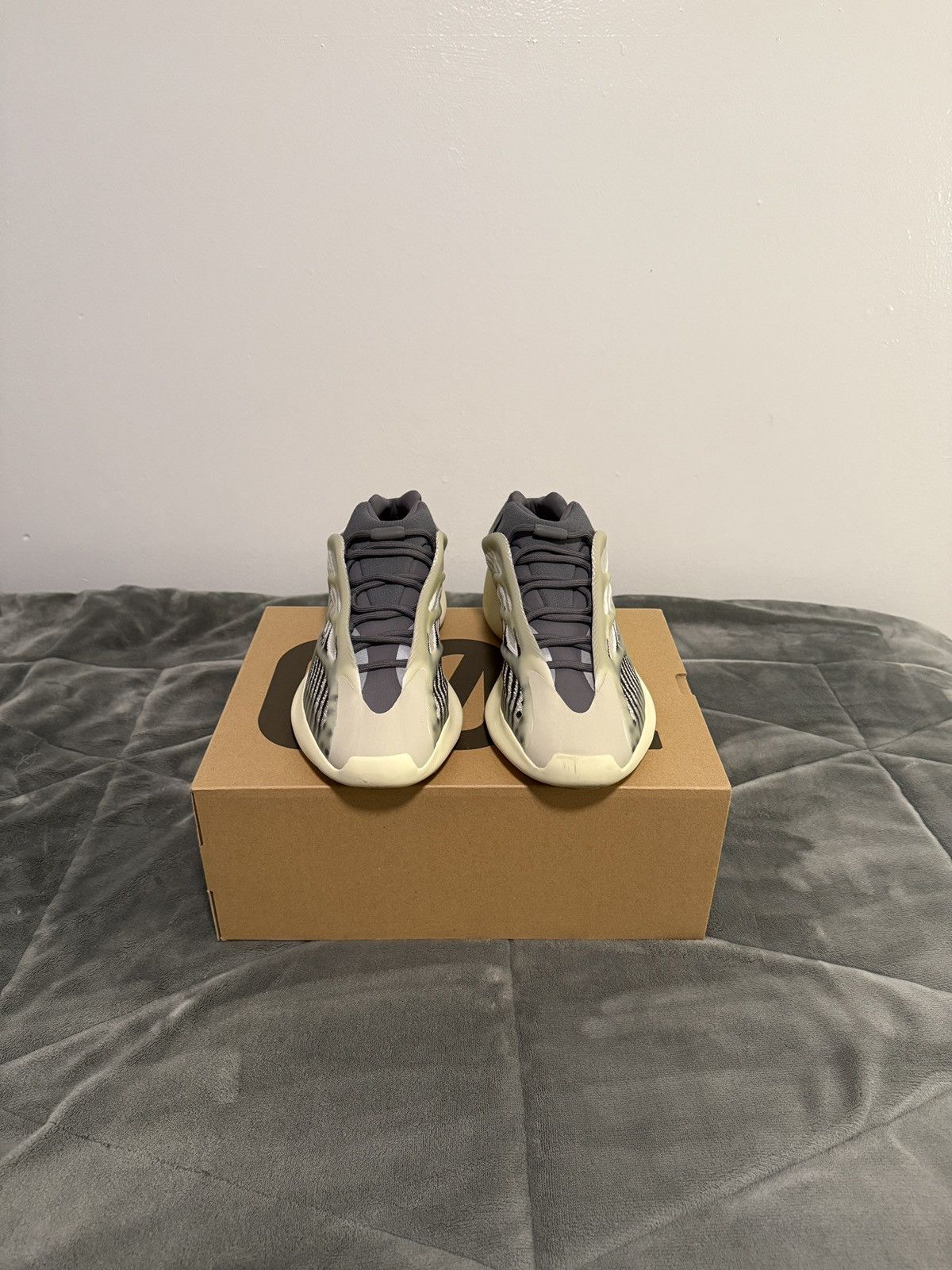 Yeezy Yeezy 700 V3 ‘Fade Salt’ Size US 12 / EU 45 - 2 Thumbnail
